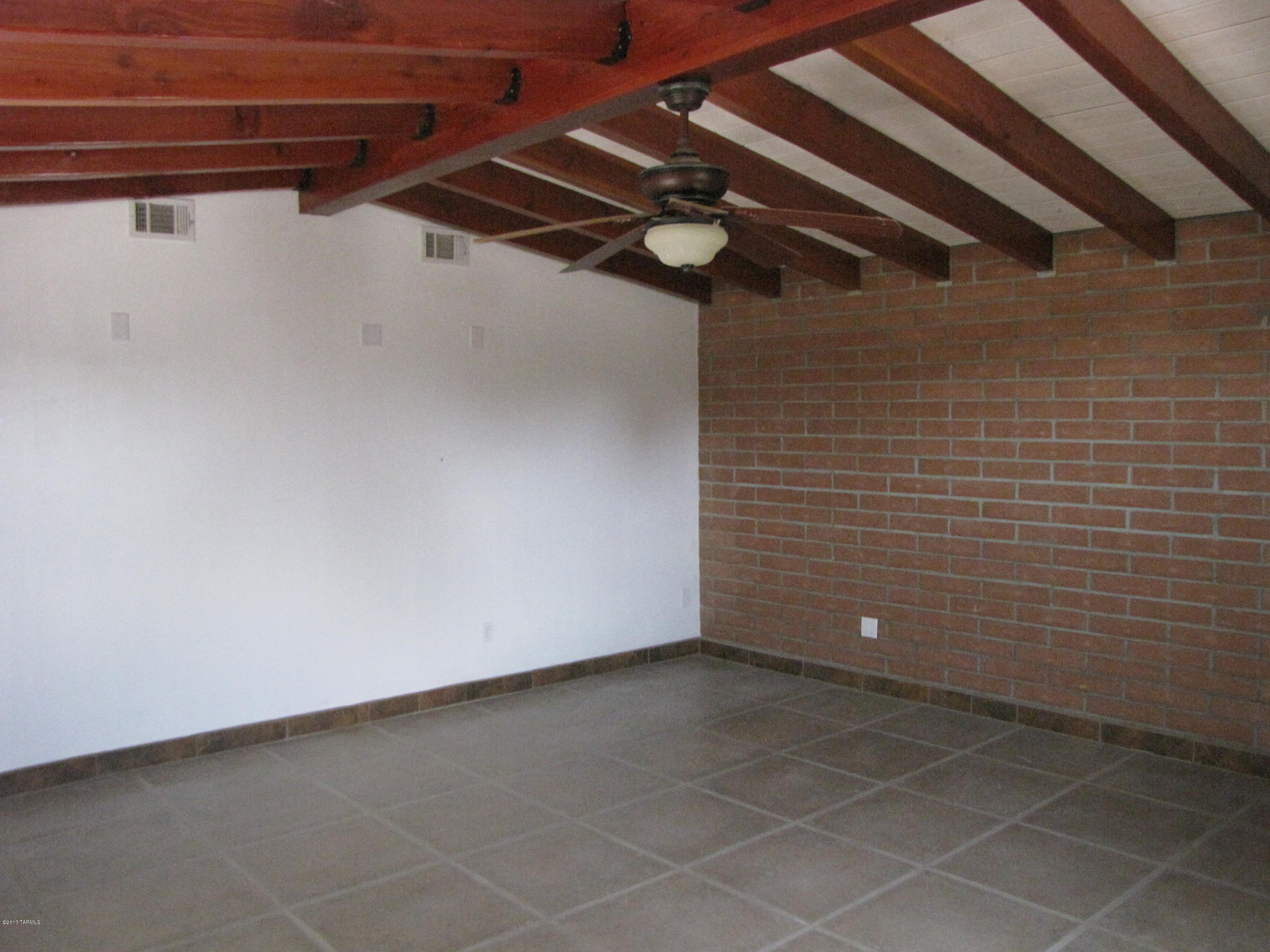 Hidden Hills (1-103) - Residential Lease
