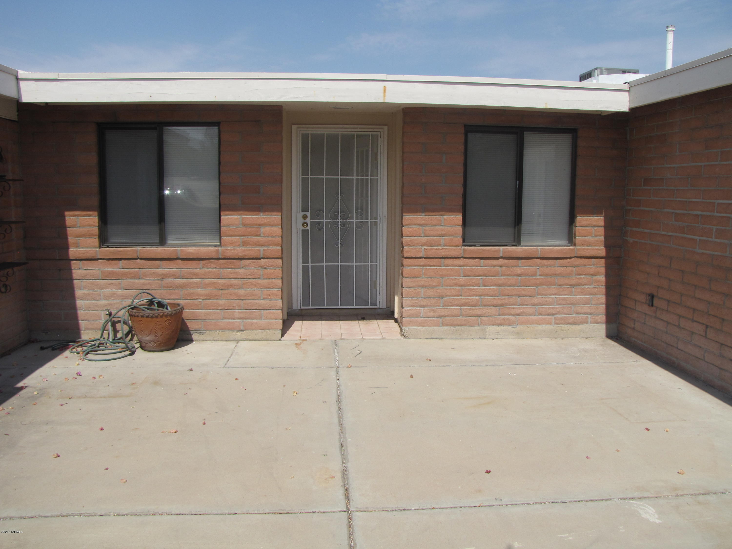Hidden Hills (1-103) - Residential Lease
