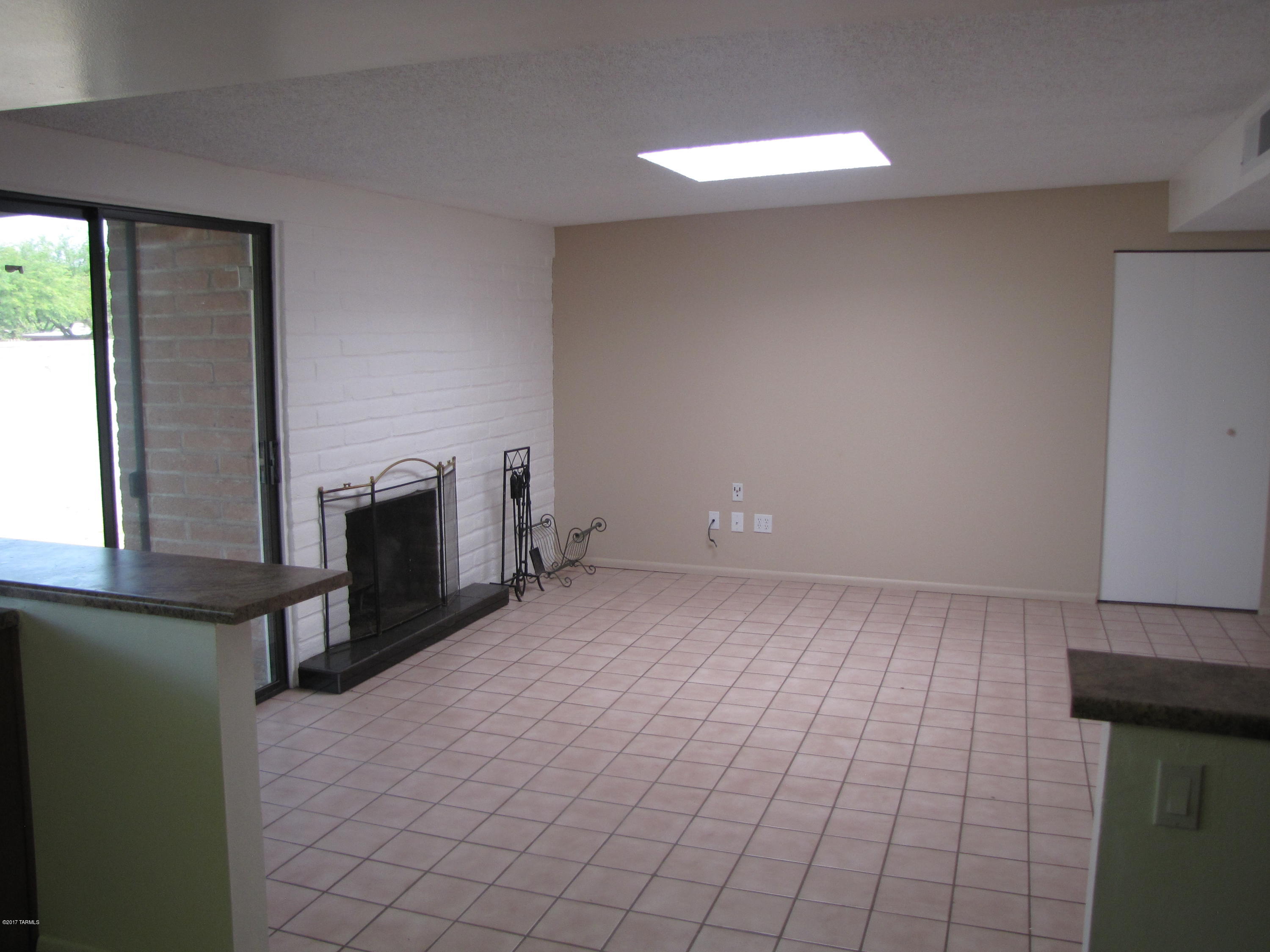 Hidden Hills (1-103) - Residential Lease
