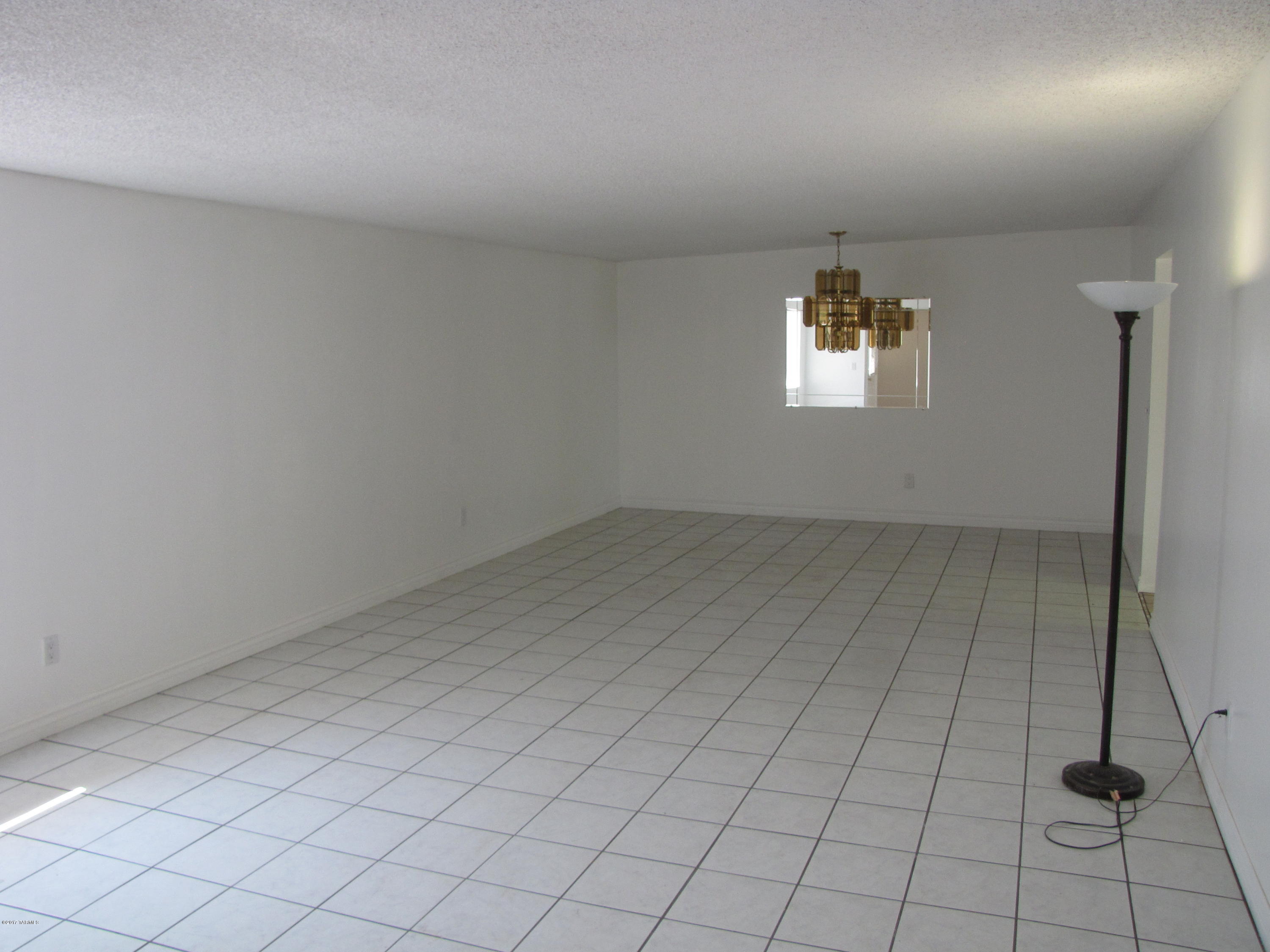 Hidden Hills (1-103) - Residential Lease