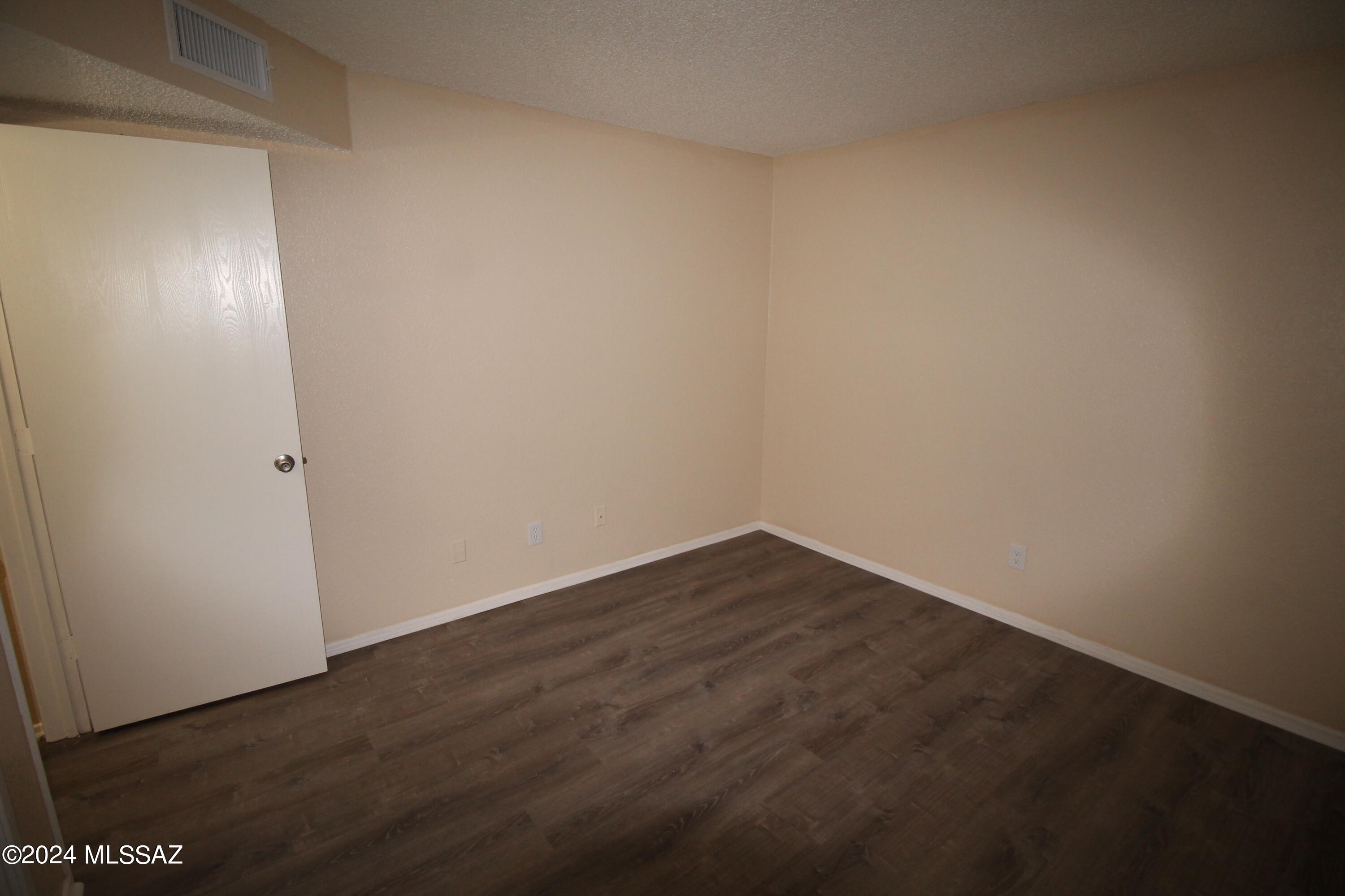 Country Club Annex - Residential Lease