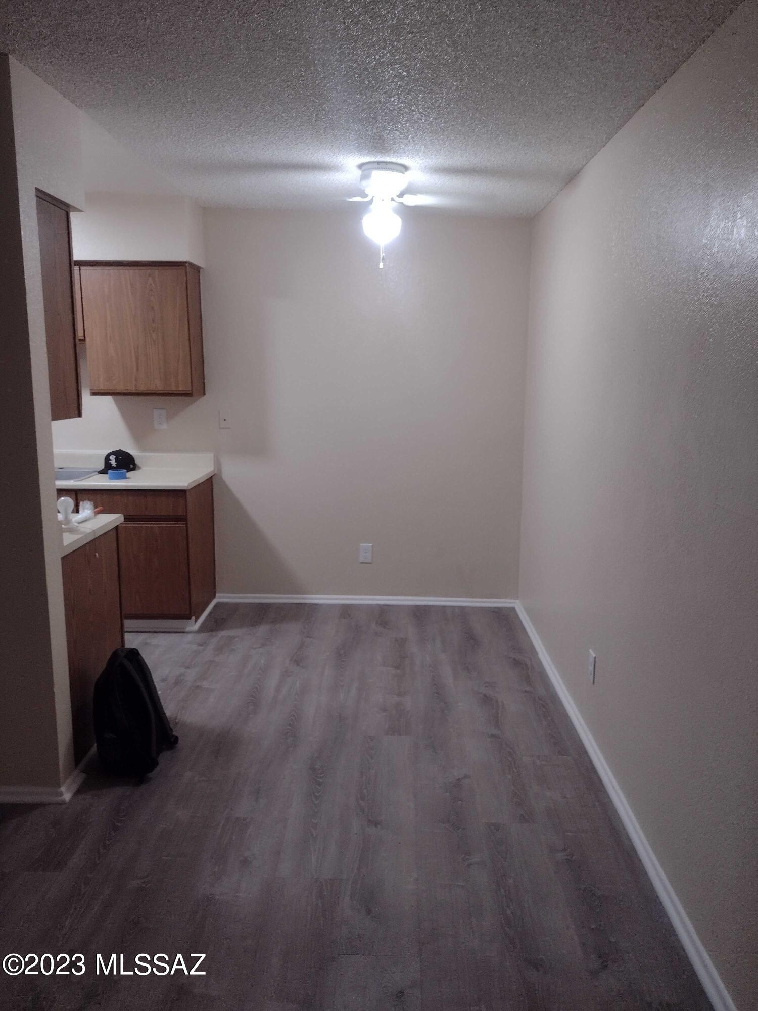 Country Club Annex - Residential Lease