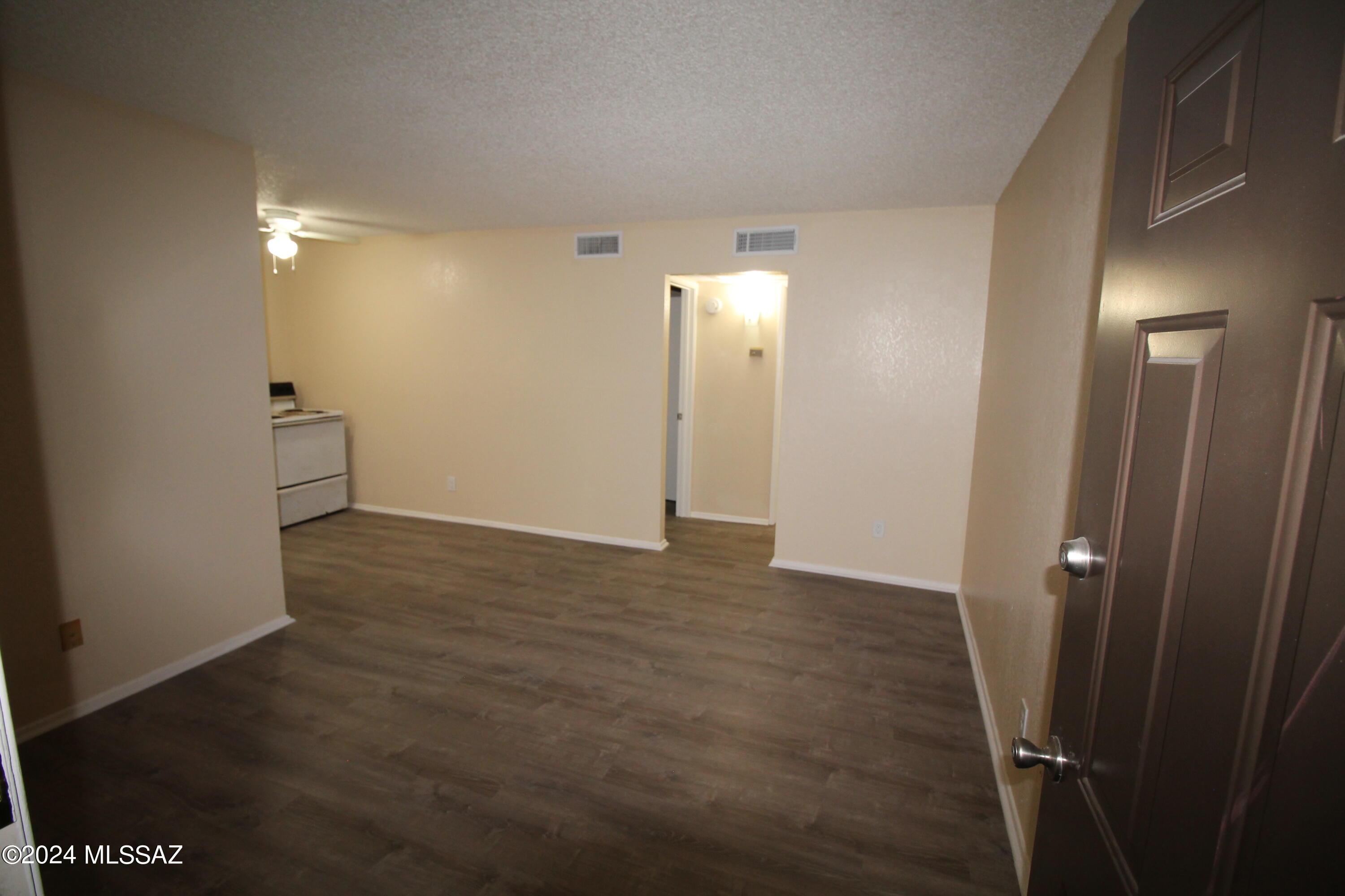 Country Club Annex - Residential Lease