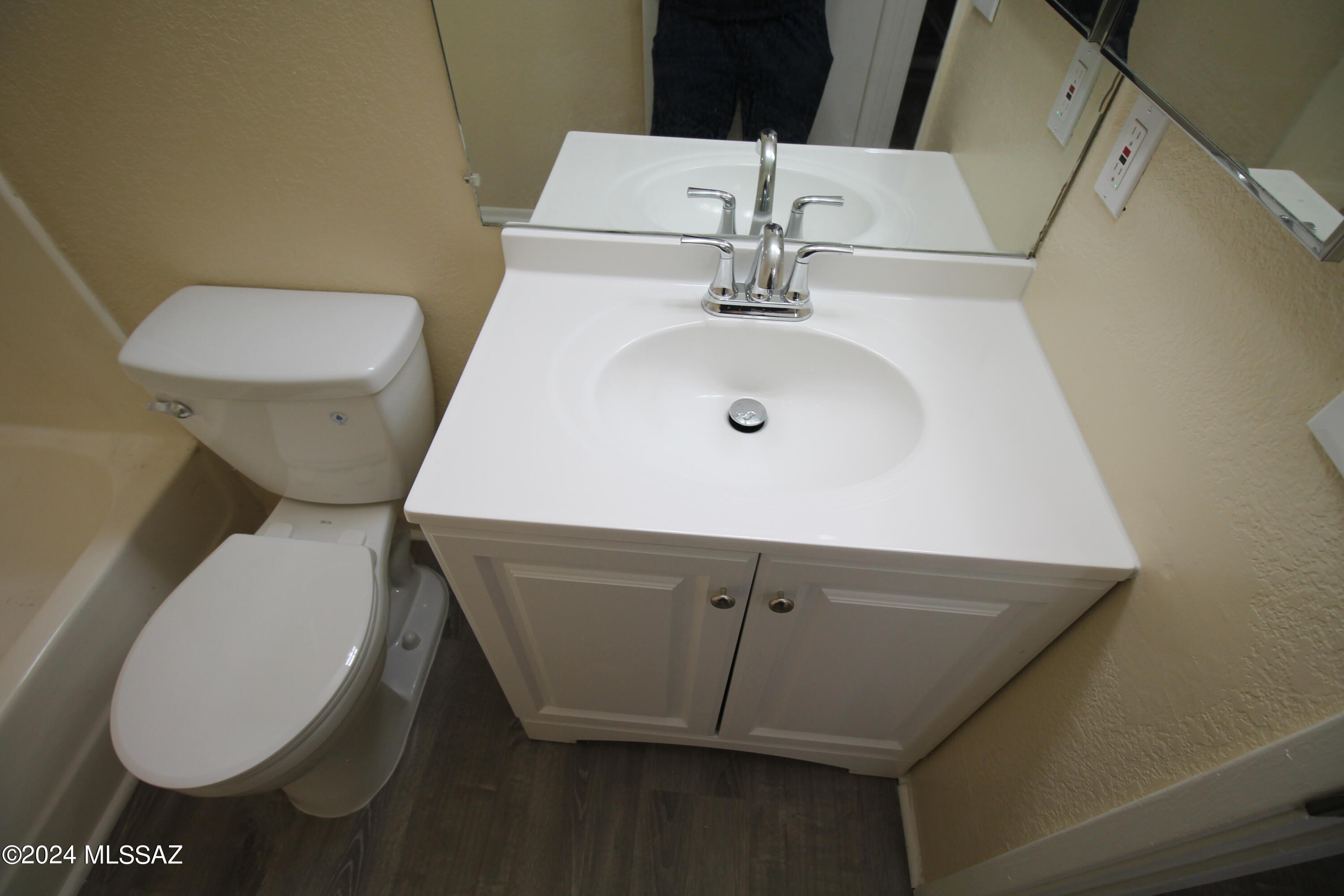 Country Club Annex - Residential Lease