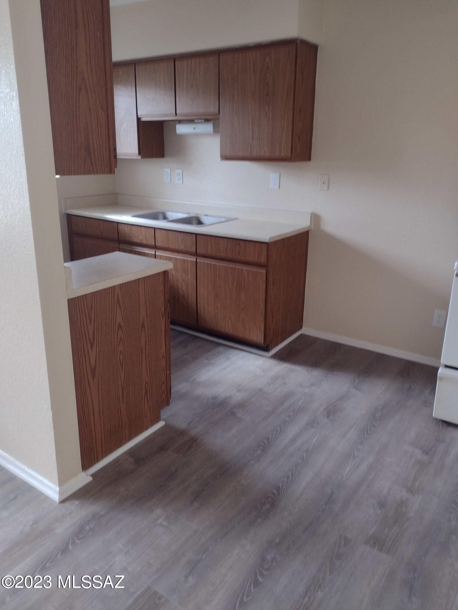Country Club Annex - Residential Lease