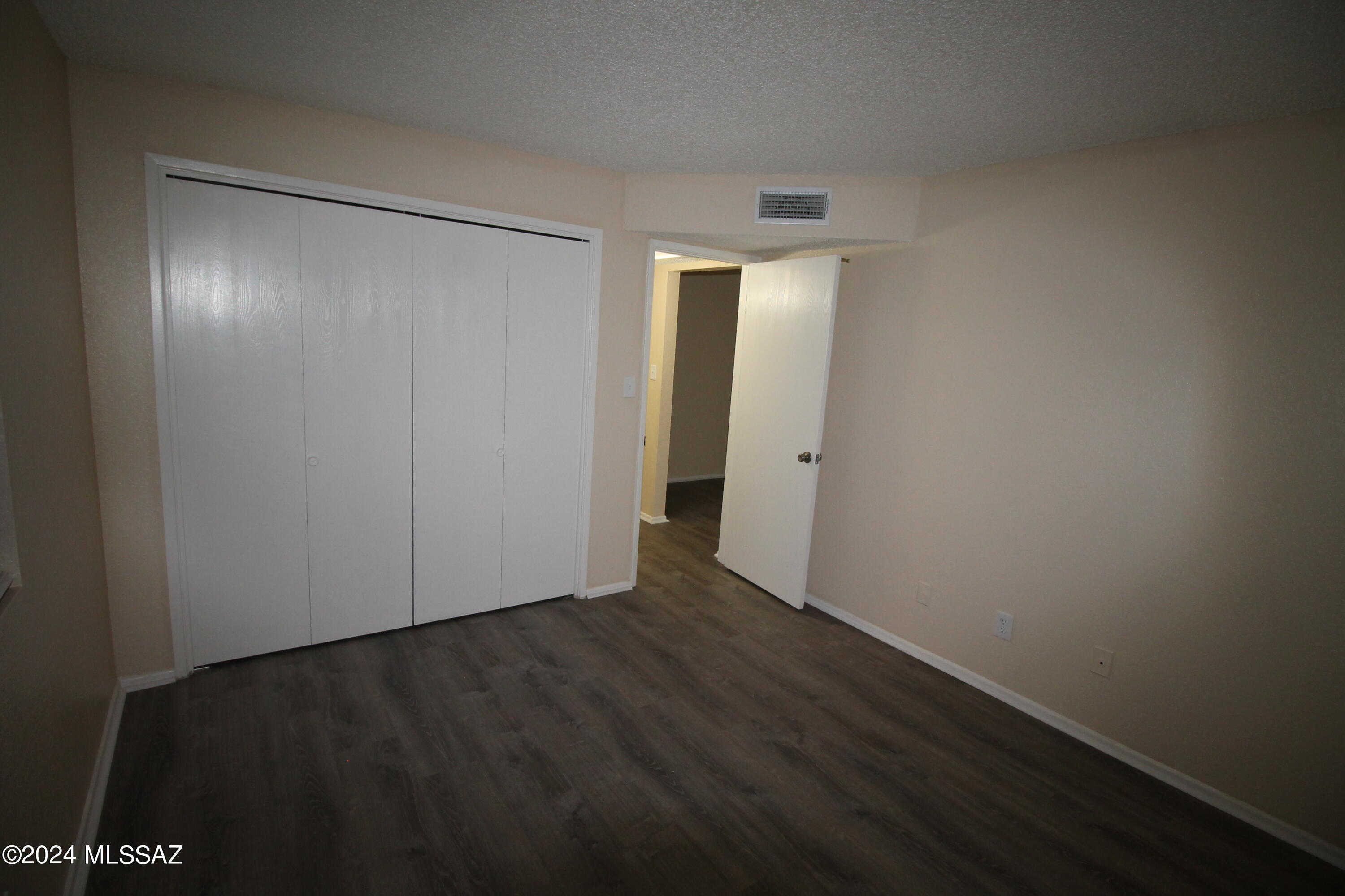 Country Club Annex - Residential Lease