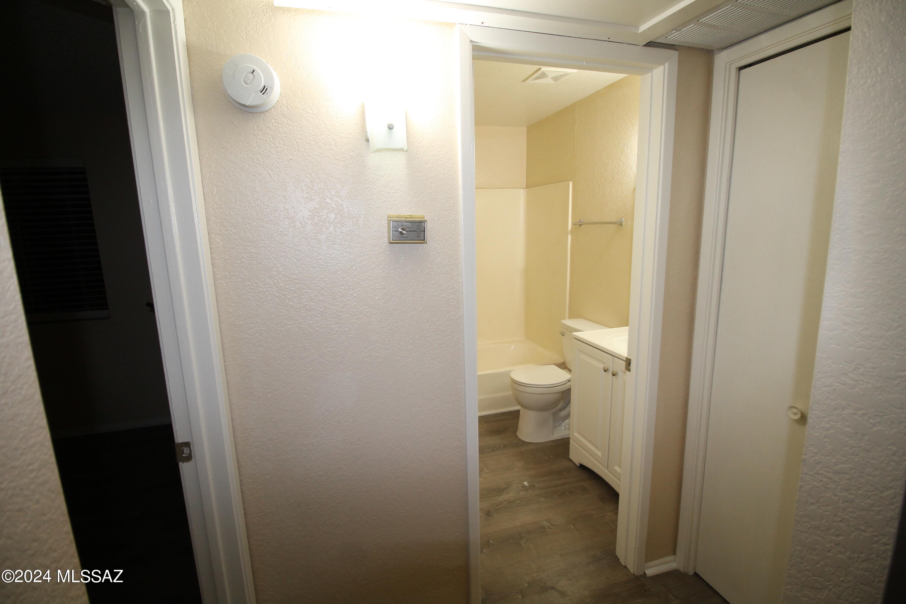 Country Club Annex - Residential Lease