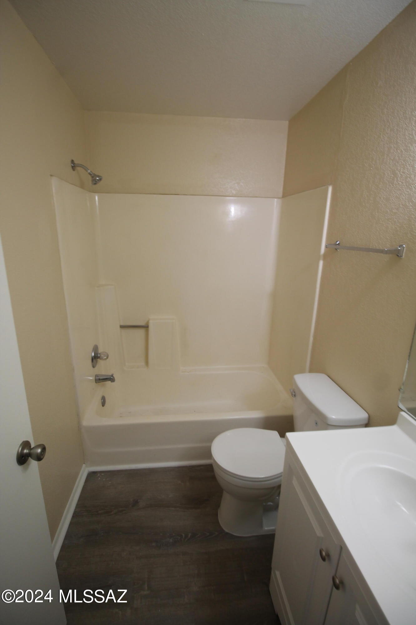 Country Club Annex - Residential Lease