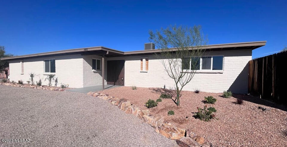 Beautifully updated home in Northwest Tucson!