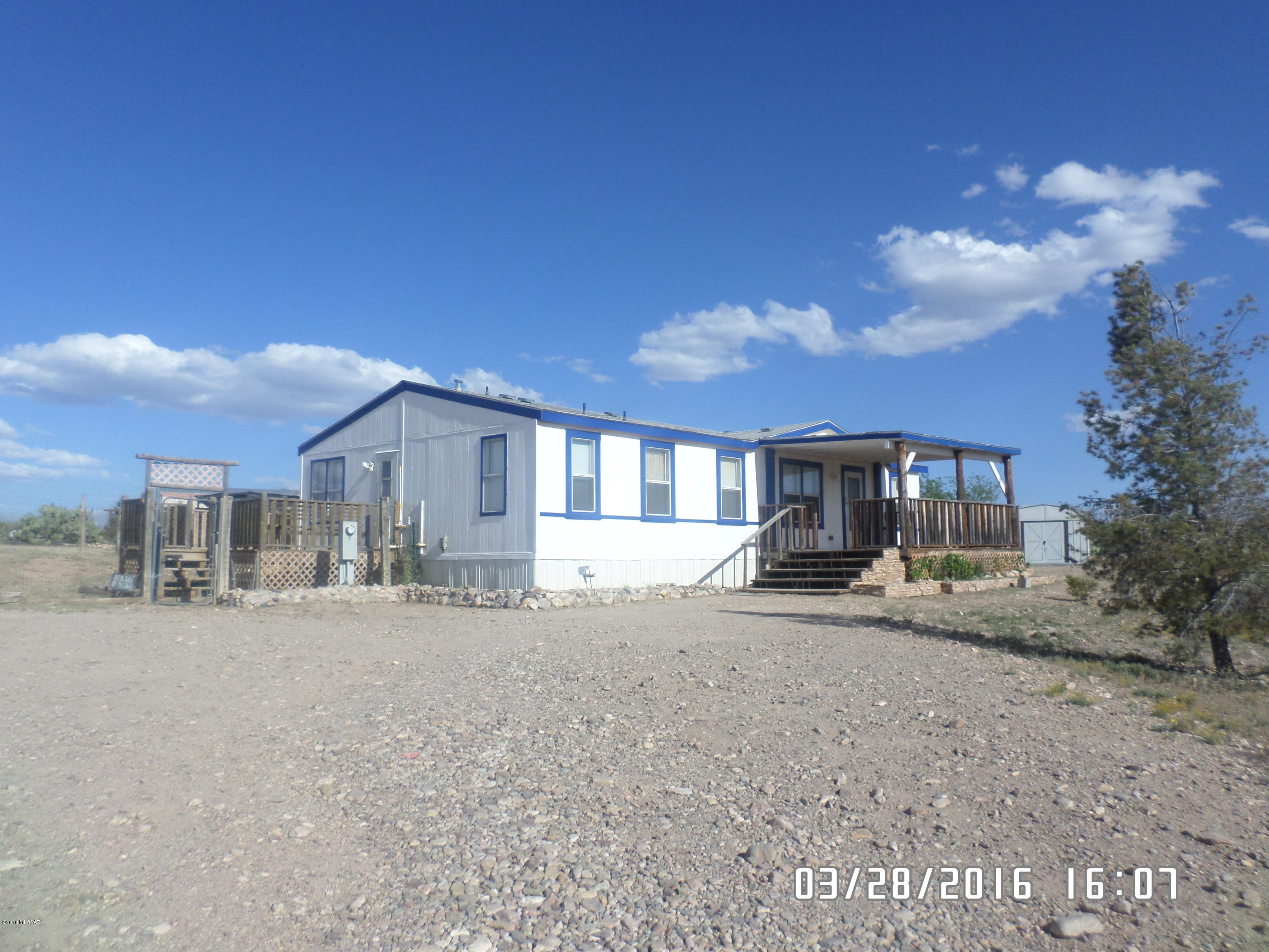 Country Living! Beautiful Manufactured home on an acre lot! Some of the features include Fully fenced Acre Lot with large gate, 2 Horse Stalls, Covered deck with built in benches, Large kitchen with tons of counter space, Separate laundry room, Garden tub in master, and fully equipped with all appliances! A+ School District!
