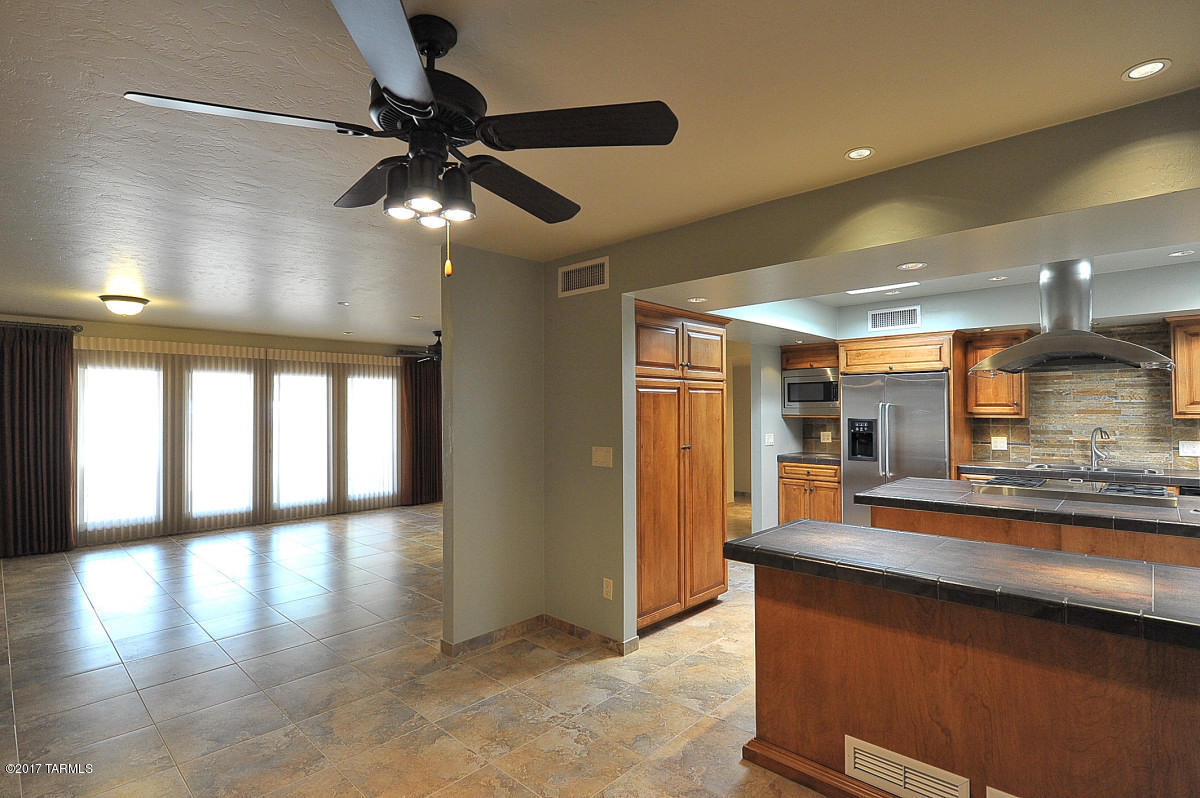 Loma De Las Brisas (1-25) - Residential Lease