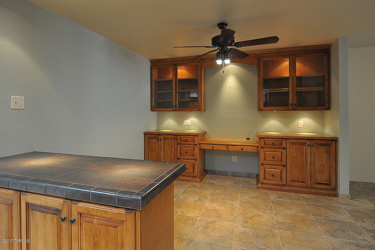 Loma De Las Brisas (1-25) - Residential Lease