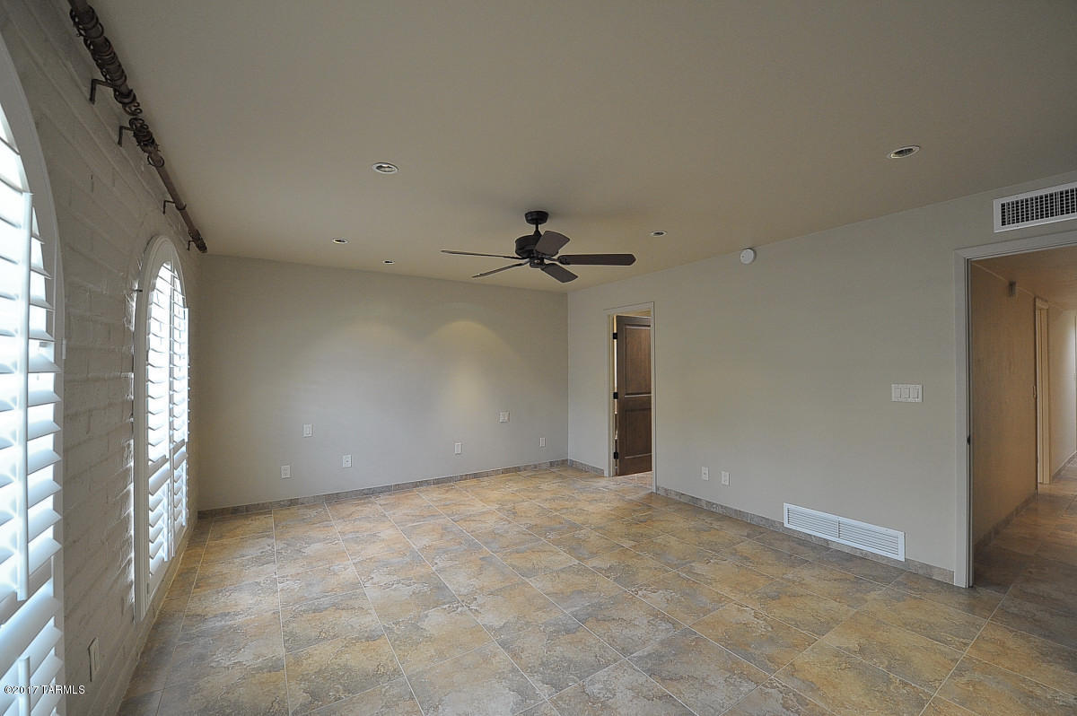 Loma De Las Brisas (1-25) - Residential Lease