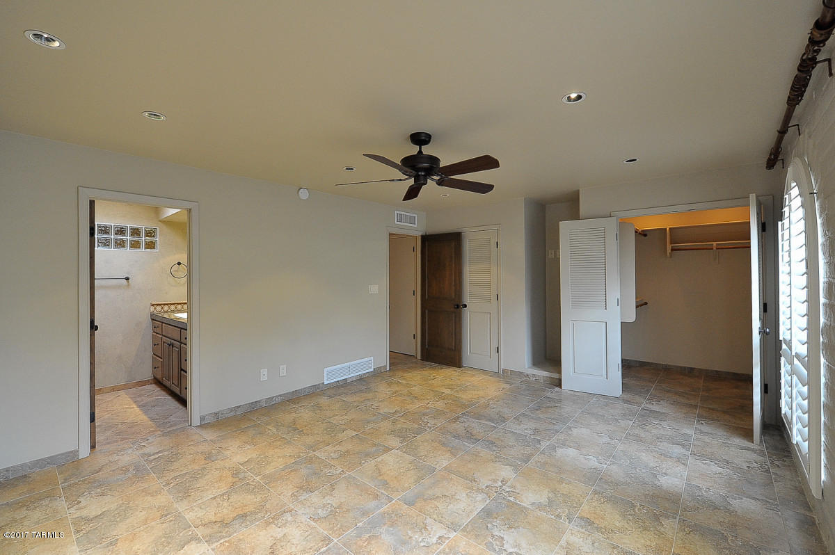 Loma De Las Brisas (1-25) - Residential Lease