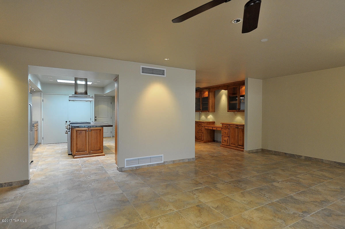 Loma De Las Brisas (1-25) - Residential Lease