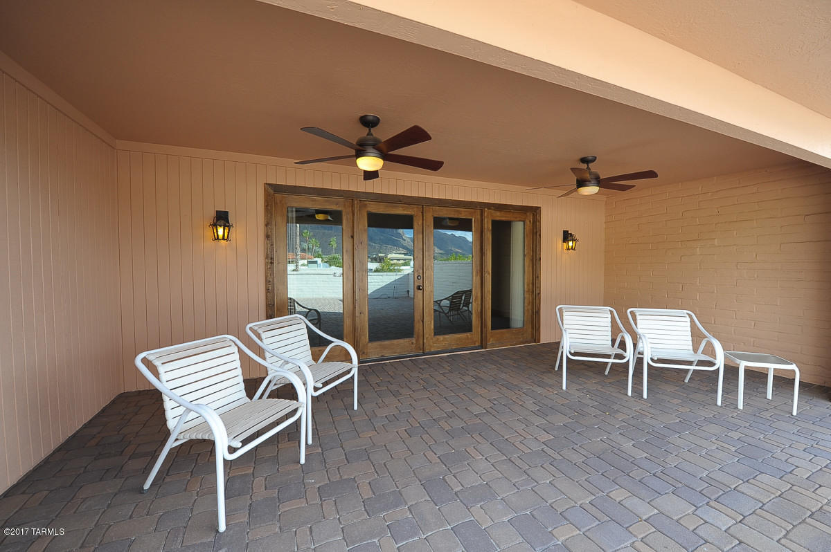 Loma De Las Brisas (1-25) - Residential Lease
