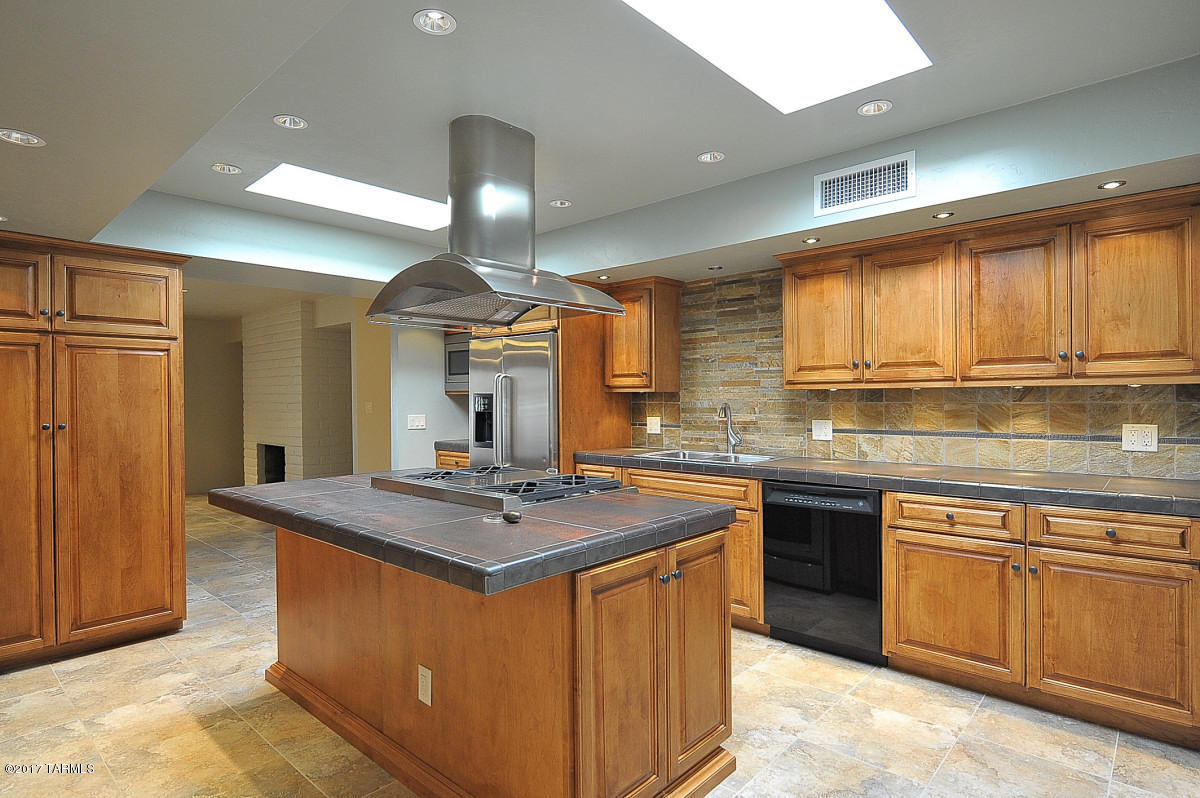 Loma De Las Brisas (1-25) - Residential Lease
