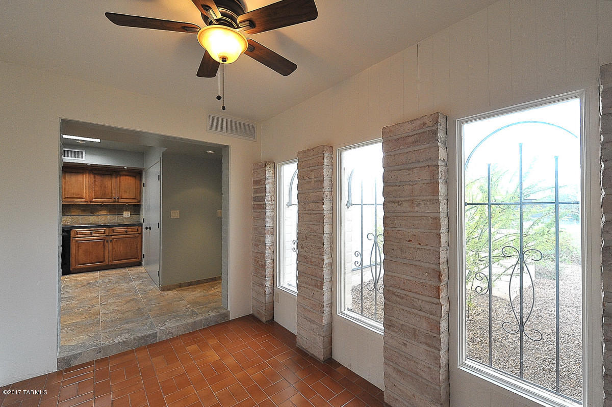 Loma De Las Brisas (1-25) - Residential Lease
