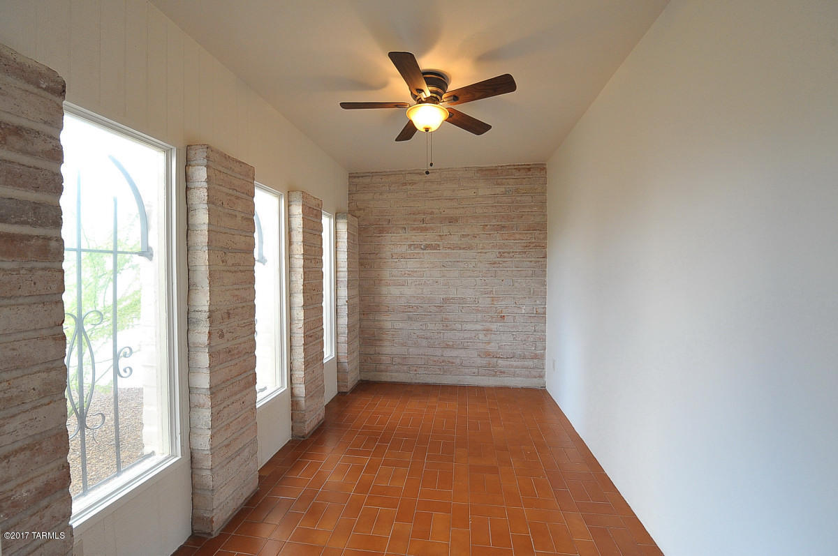 Loma De Las Brisas (1-25) - Residential Lease