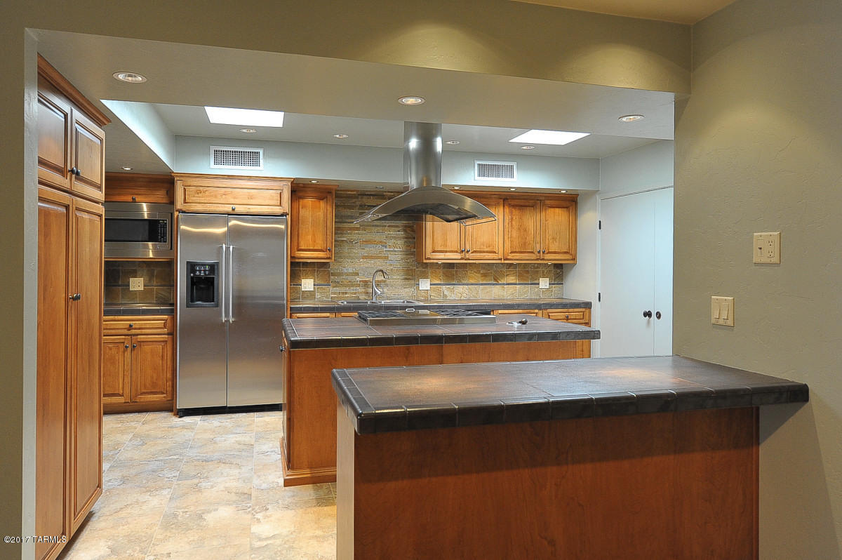 Loma De Las Brisas (1-25) - Residential Lease