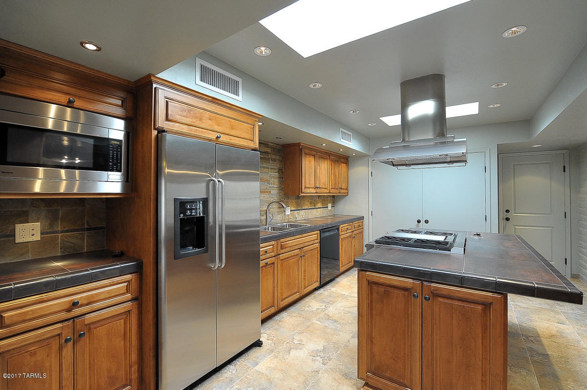 Loma De Las Brisas (1-25) - Residential Lease