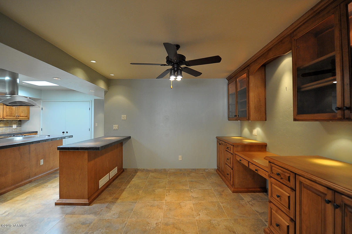 Loma De Las Brisas (1-25) - Residential Lease