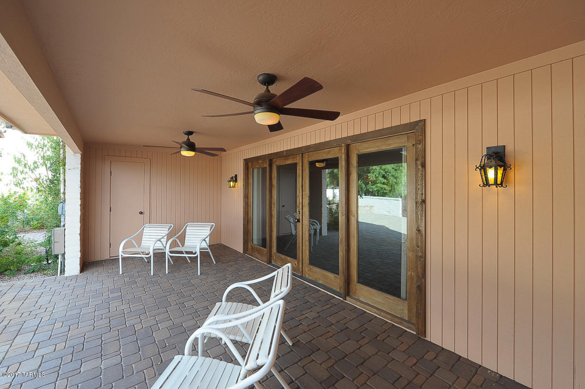 Loma De Las Brisas (1-25) - Residential Lease