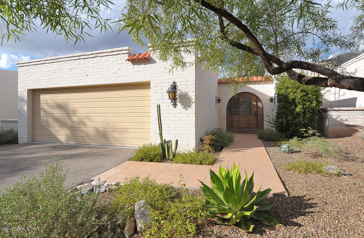 Loma De Las Brisas (1-25) - Residential Lease