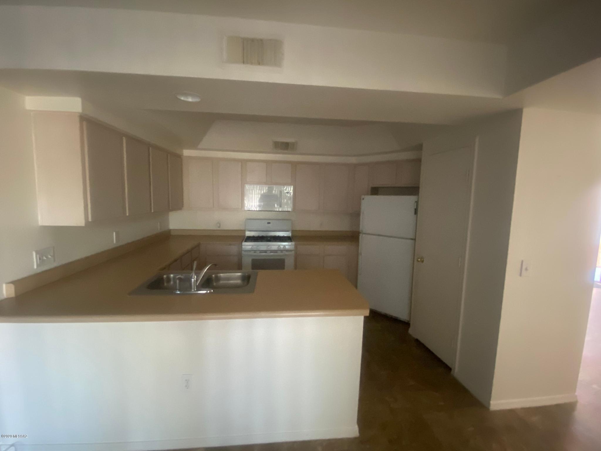 Valley Lane Townhomes (135-169) - Residential