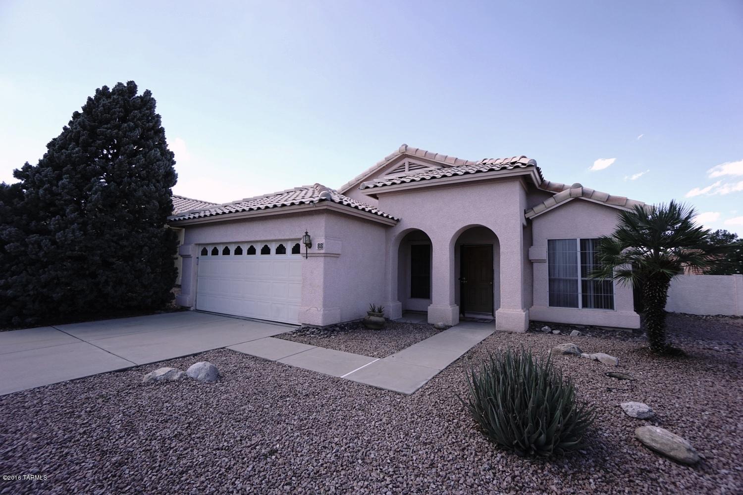 ovely east side 3 bedroom/2 full bath home with vaulted ceiling, opens into living room. Tiled eat-in kitchen w/bay window. Large master w/ garden tub/separate shower. 2 car garage, ceiling fans, landscaped yards, block wall. W/D hook up, TUSD Schools, close to shopping.
Owner Request; Absolutely No Smoking and No Pets.