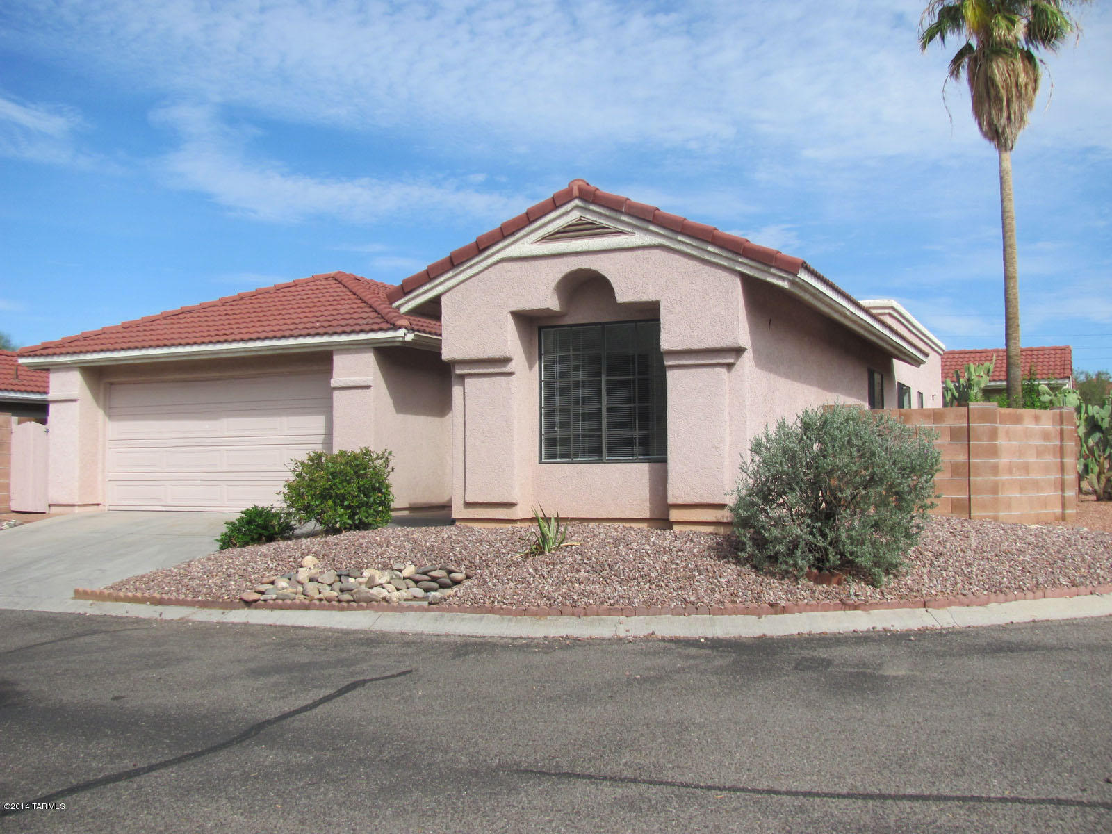 Built in 1989. This great 3bdrm/2ba, corner lot on cul-de-sac, split plan, large & light, eat-in Kitchen, fridge,washer and dryer, ceramic tile & carpet, landscaped rear yard with brick patio, Fireplace in living room, Beautiful community saltwater Pool/Spa, two car garage garage, mountain views, close to shopping, walking path and CDO River Front park. *OWNER IS A LICENSED ARIZONA REAL ESTATE AGENT*. Pets are subject to approval. *** RENTAL RATE REFLECTS A $65 CONCESSION IN EXCHANGE FOR TENANT’S AGREEMENT TO CHANGE HVAC FILTERS MONTHLY. RENTAL RATES ARE $65/MO HIGHER THAN STATED W/O CONCESSION.***