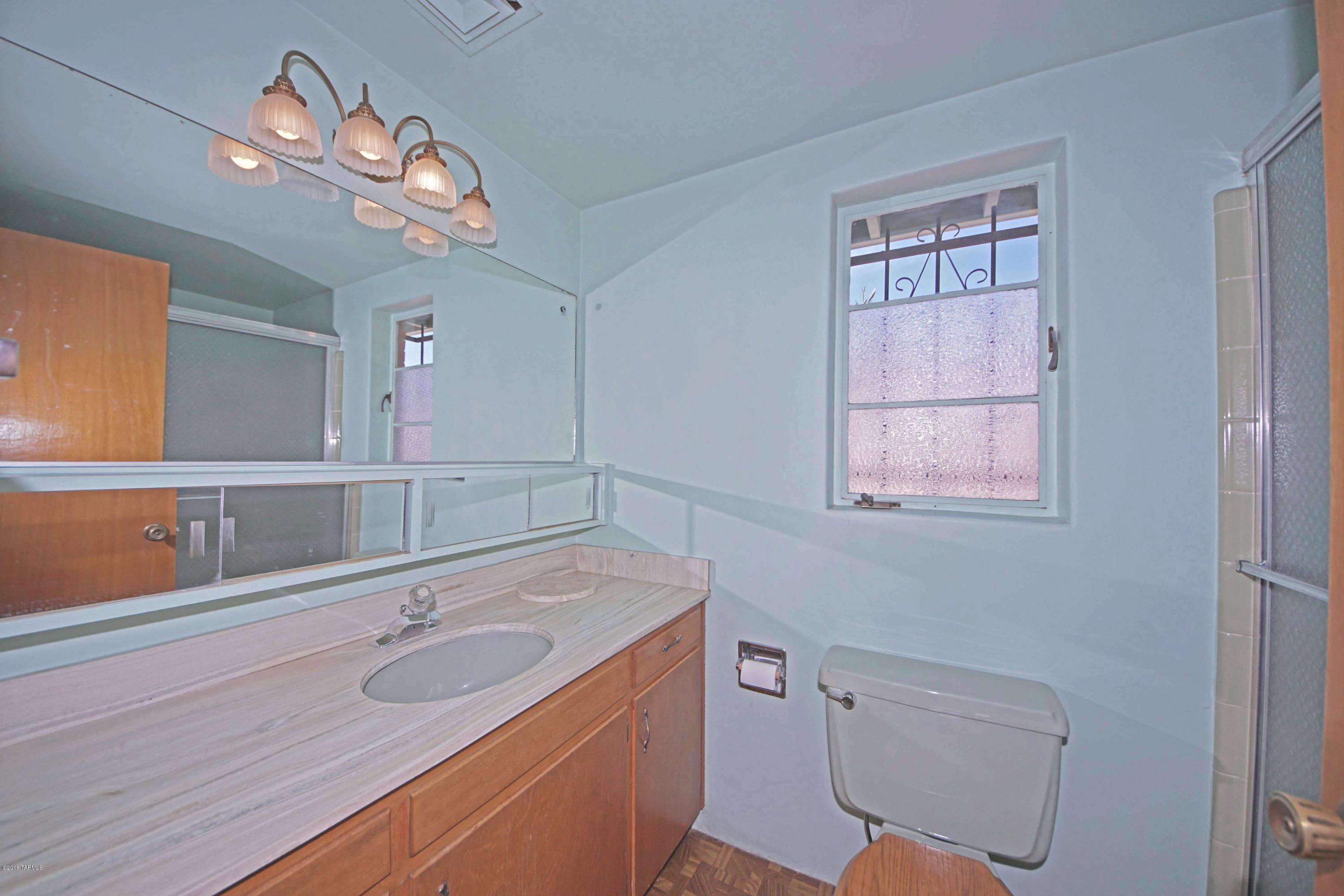 Country Club Manor - Residential