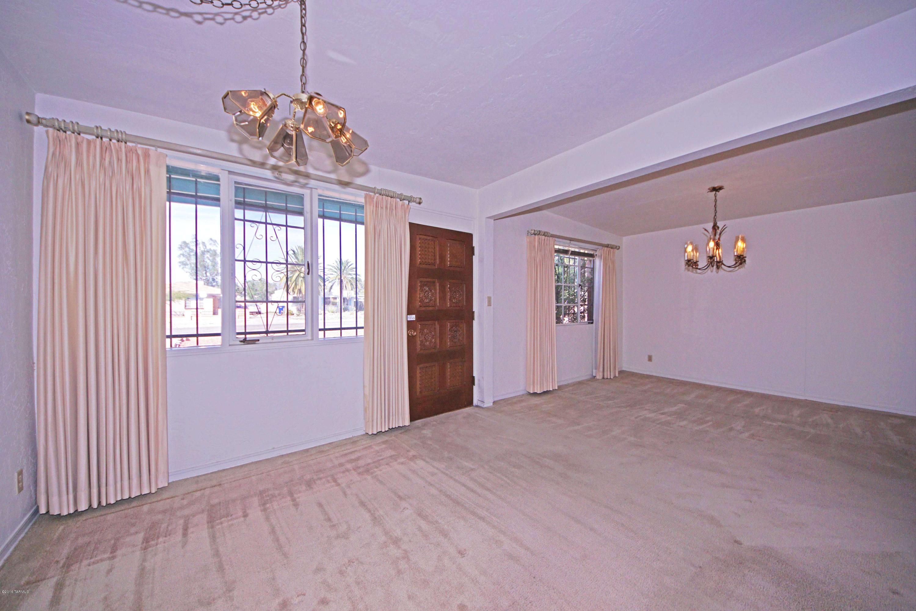 Country Club Manor - Residential