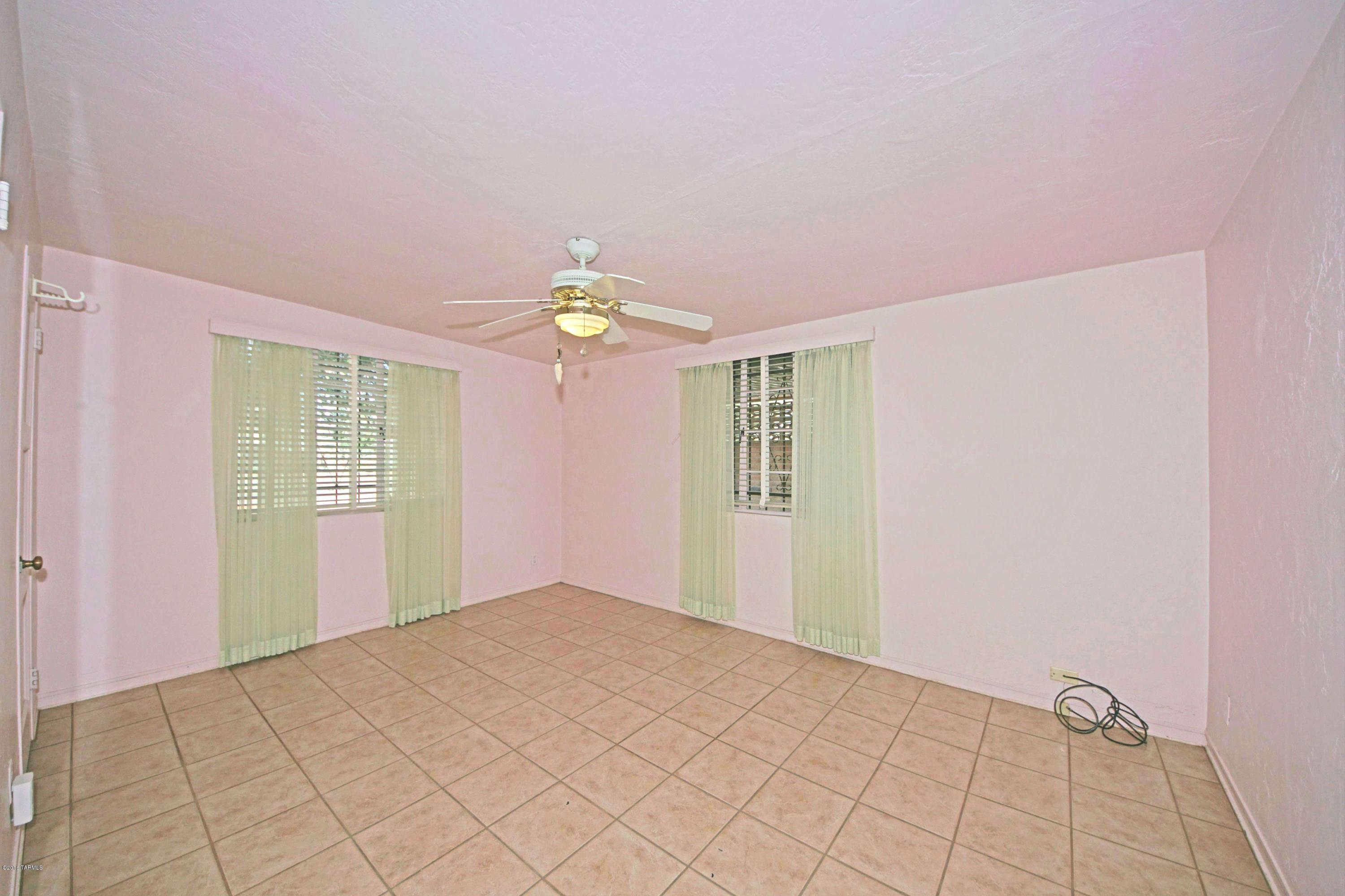 Country Club Manor - Residential