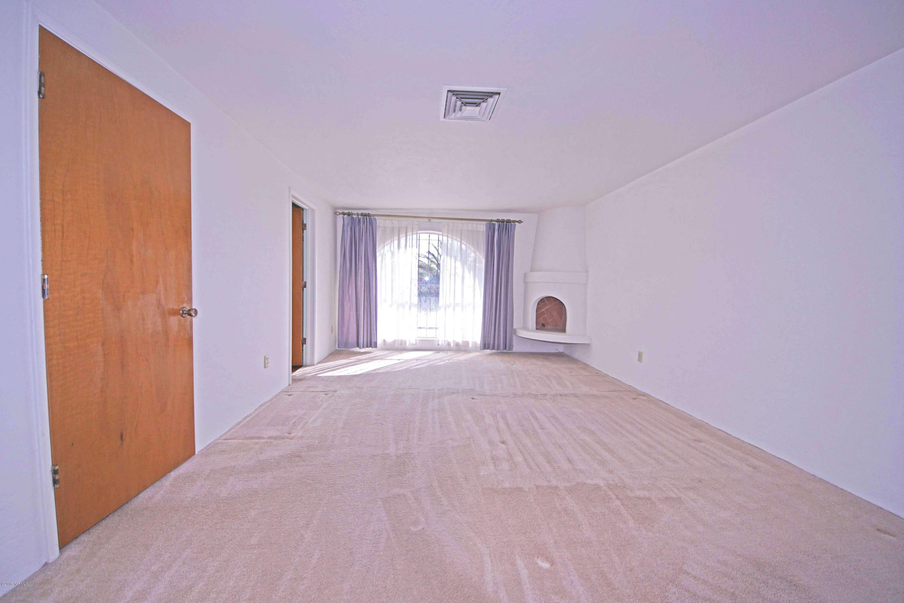 Country Club Manor - Residential