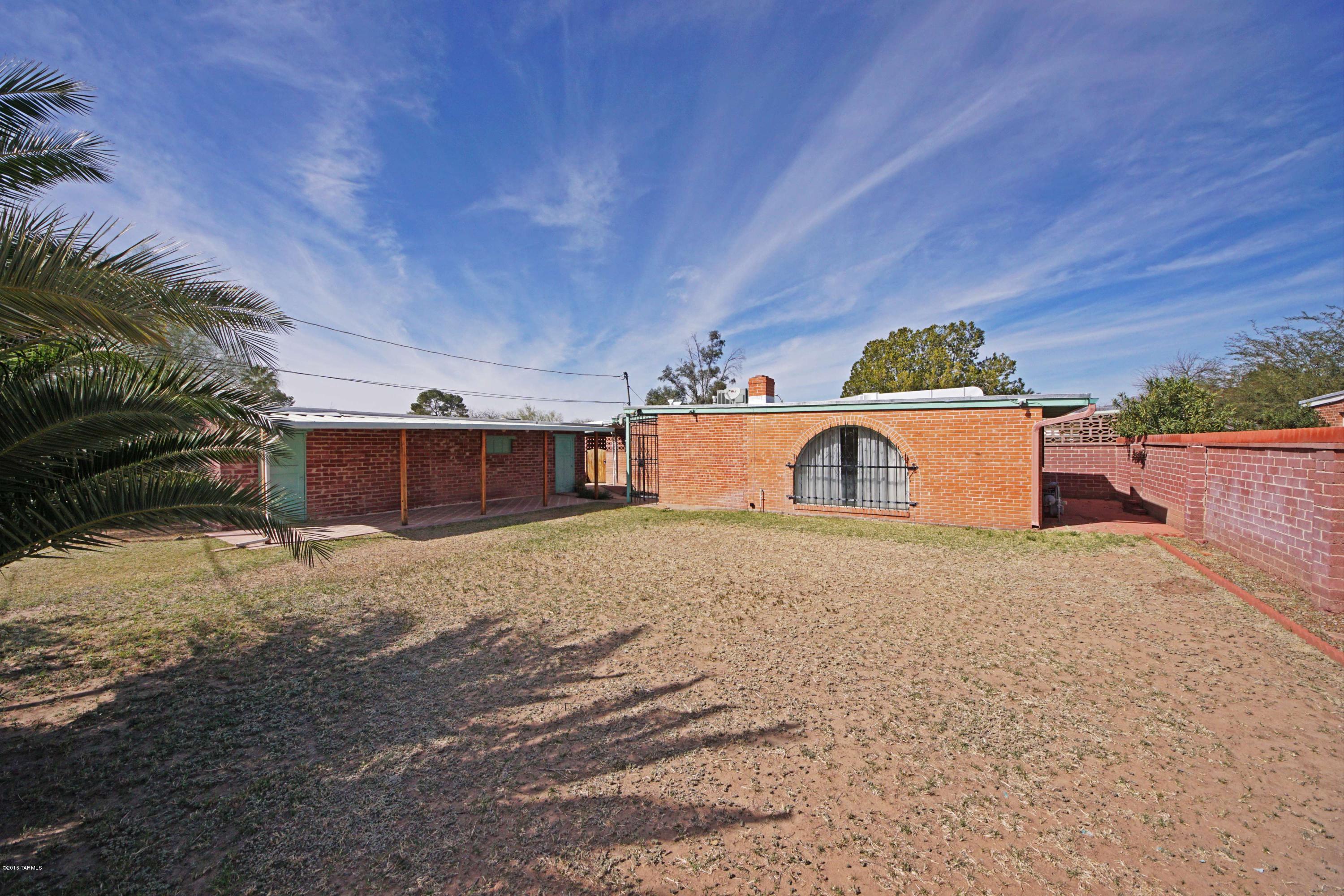 Country Club Manor - Residential