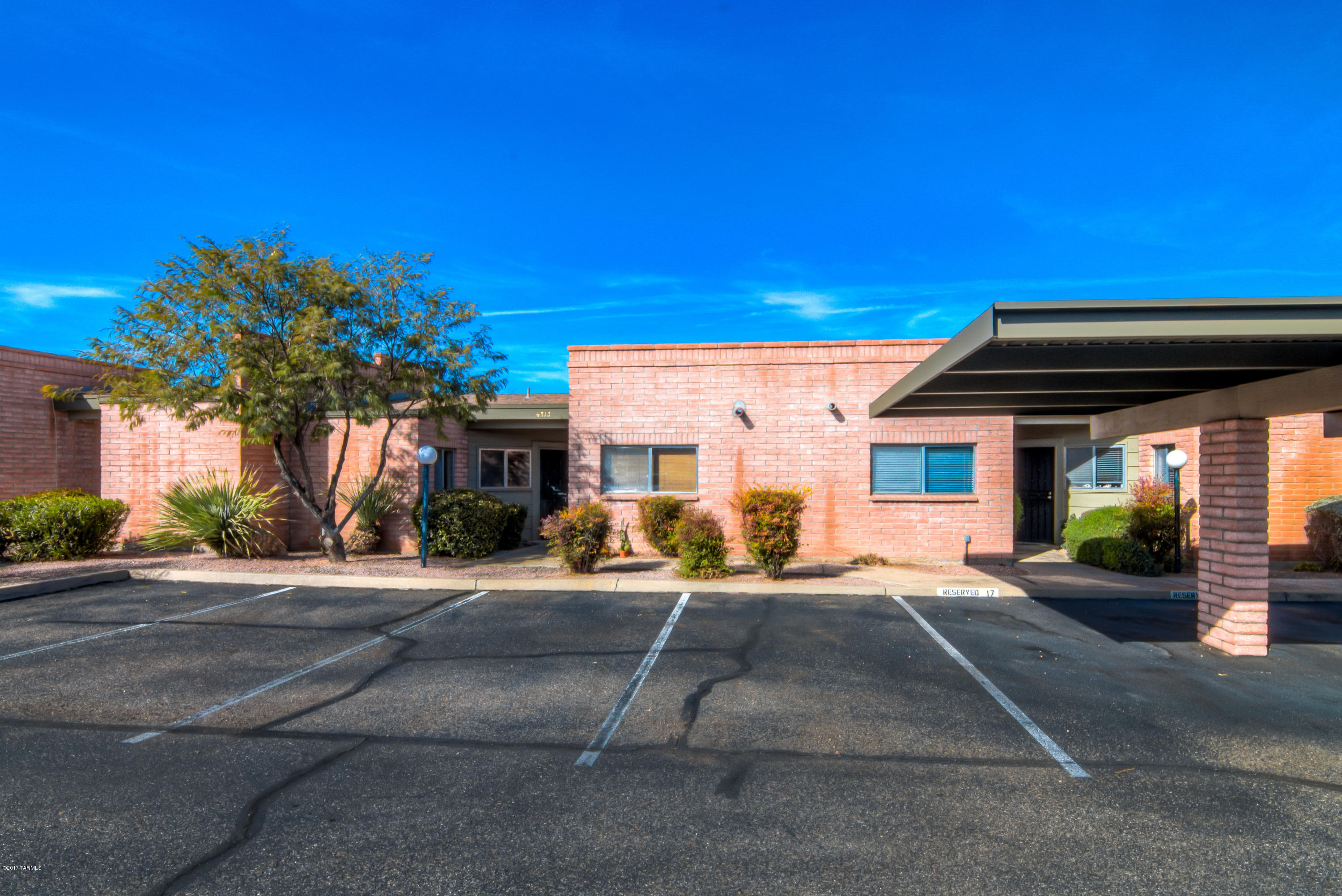 McCormick PlaceTwnhms Blk III (1-71) - Residential