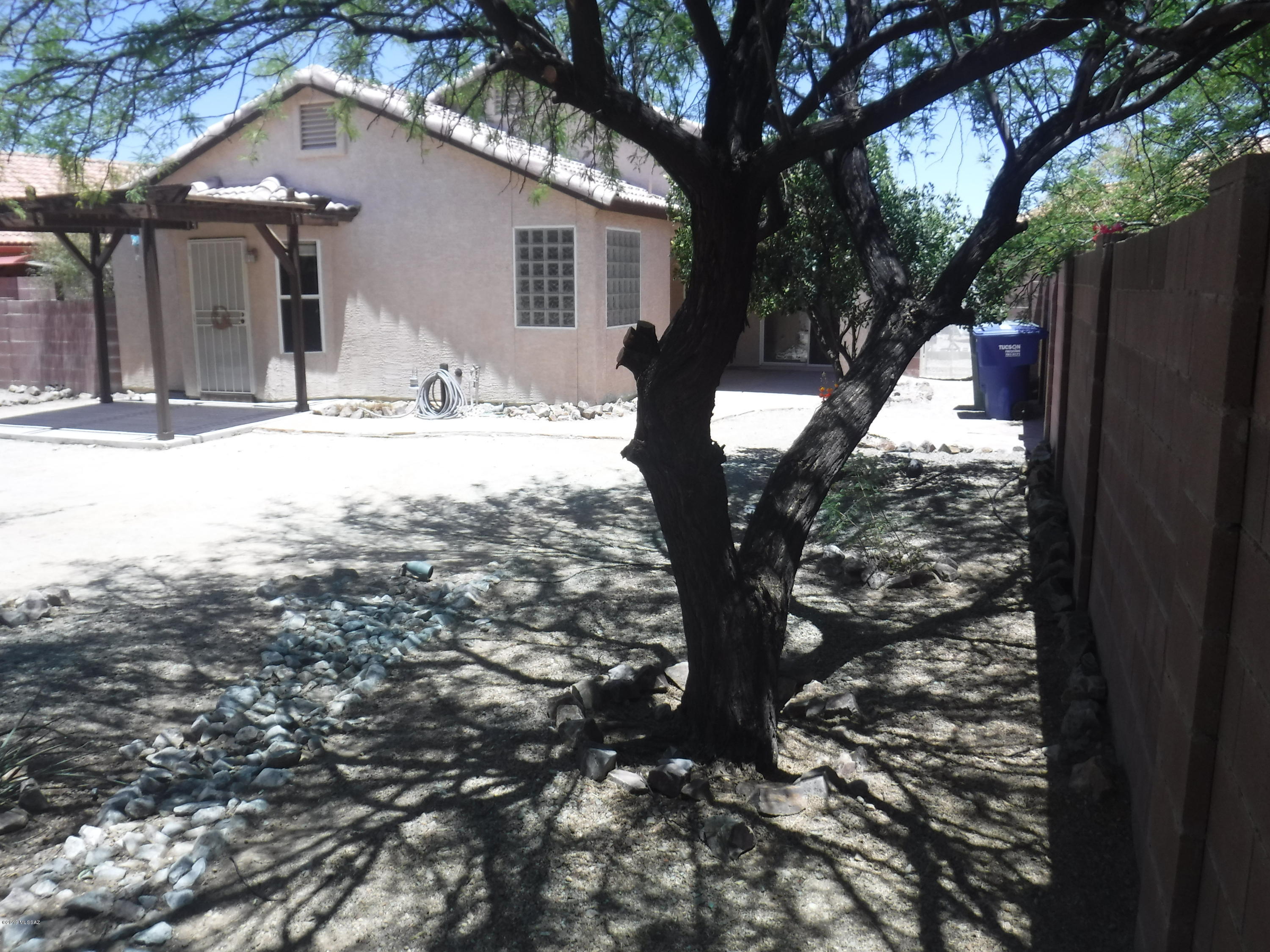 Golden Hills (1-35) - Residential Lease