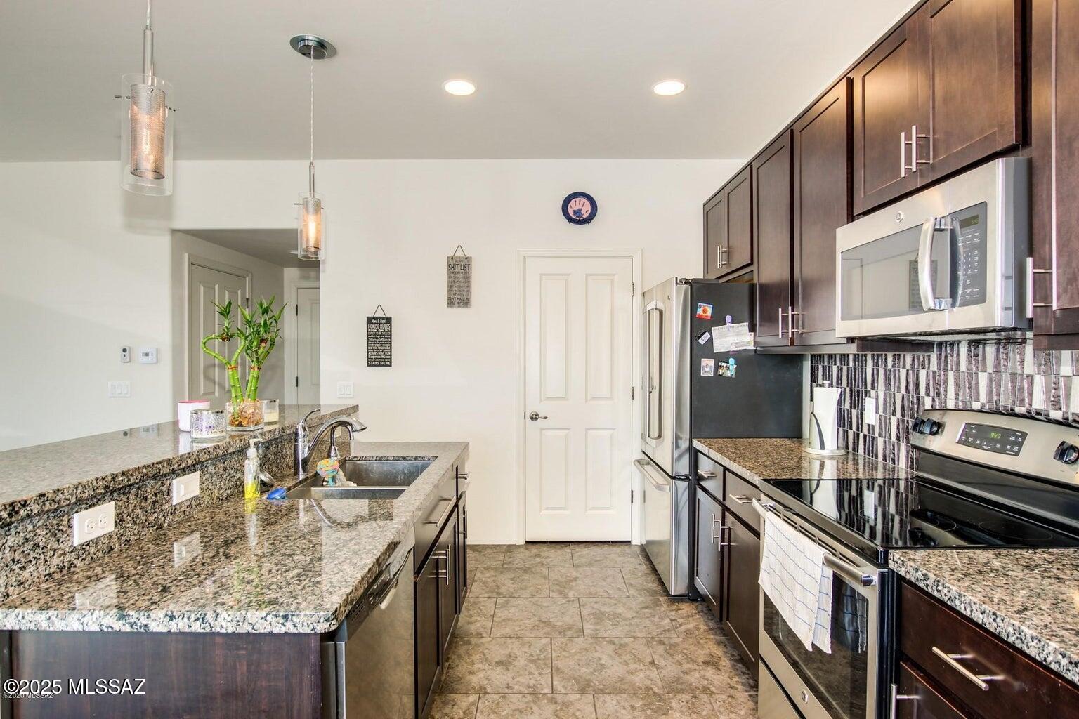 Cortina Terra (1-18) - Residential Lease