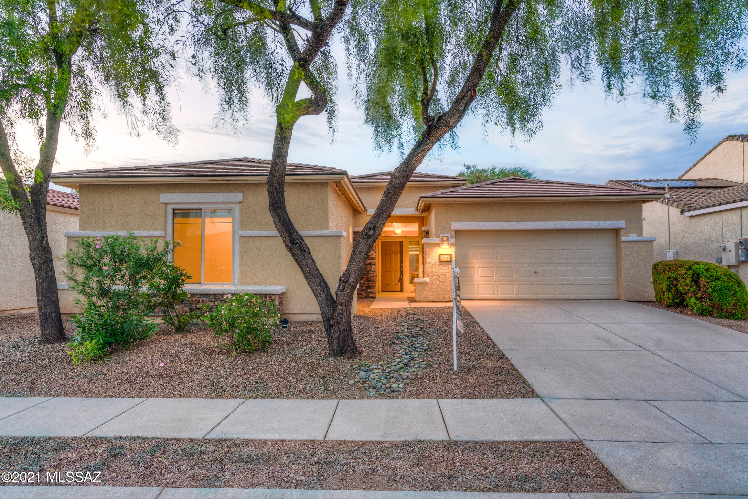 Range price $360,000 to $375,000. Beautiful 4 bdr, contemporary home  in sought after Continental Ranch!  Special features include large open L/R w/huge picture windows, blt in media ctr & cozy fireplace, spacious kitchen w/island, roll out shelves, eat in nook & pantry,  formal dining,  split bdr plan, large master suite w/huge bay window, luxurious garden tub, separate shower (newer enclosure), executive height vanity w/dual sinks, walk in closet, ceiling fans throughout, recessed lighting, plant shelves/niches, xtra large 4th bdr w/double closets, high speed cable ready wiring, 14 seer A/C,  programmable exterior light, wood blinds, covered patio w/paver extension, mature landscaping, epoxy coated g/r floor!  Great community w/award winning schools, parks, pools & EZ access to I-10!