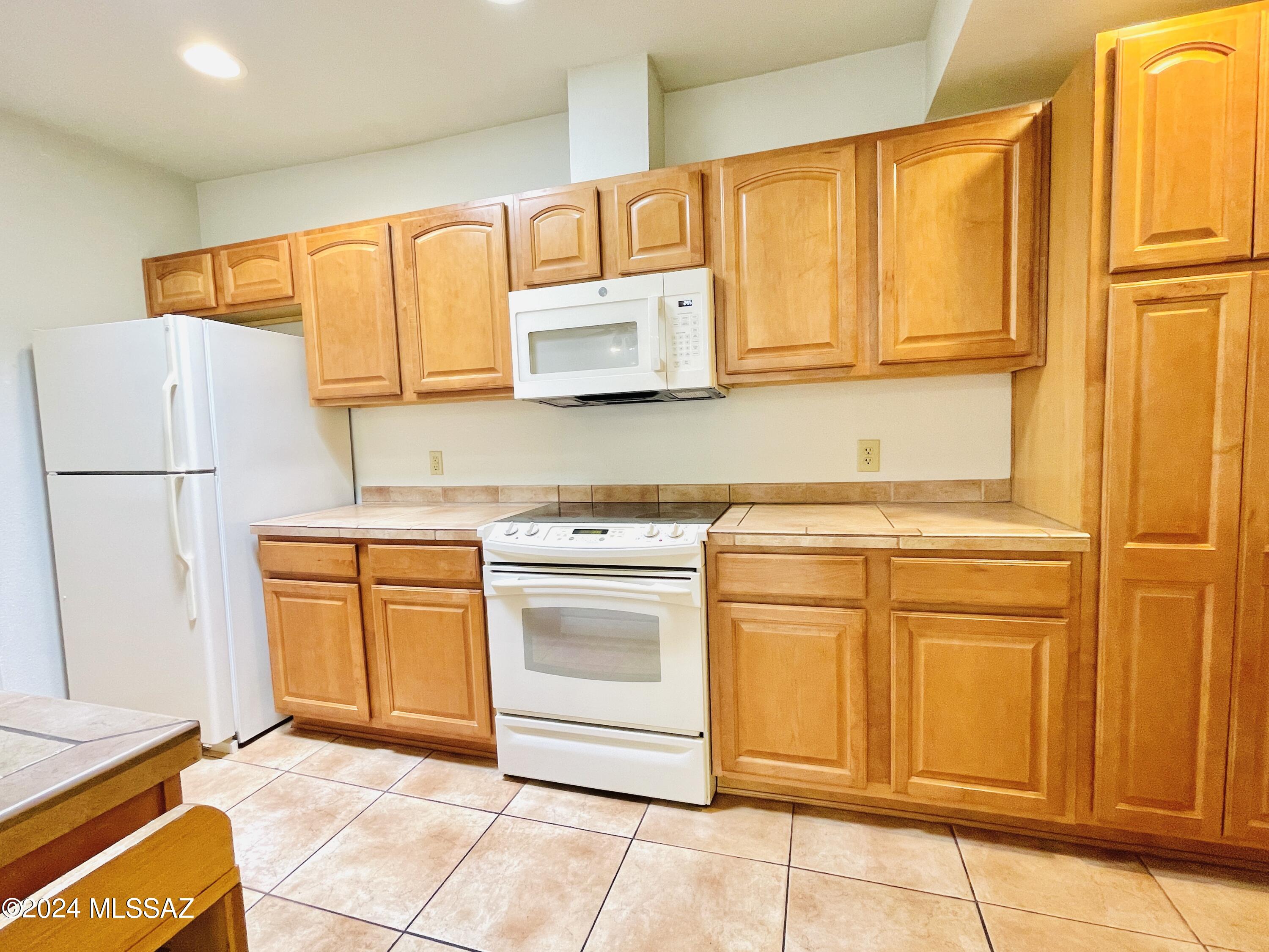 Reflections in the Catalina Condominium - Residential Lease