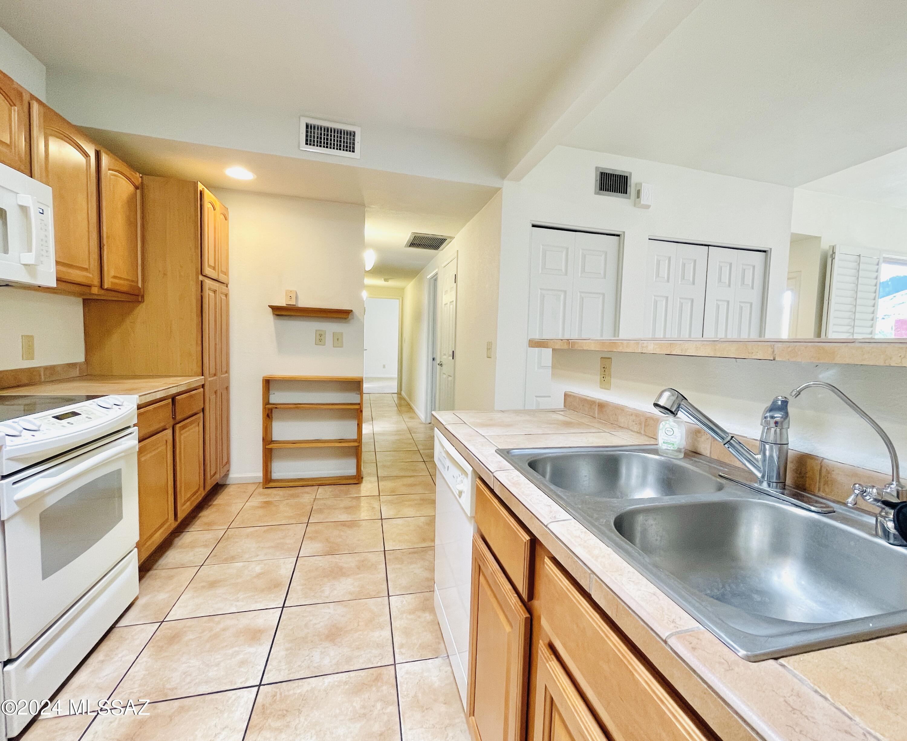 Reflections in the Catalina Condominium - Residential Lease