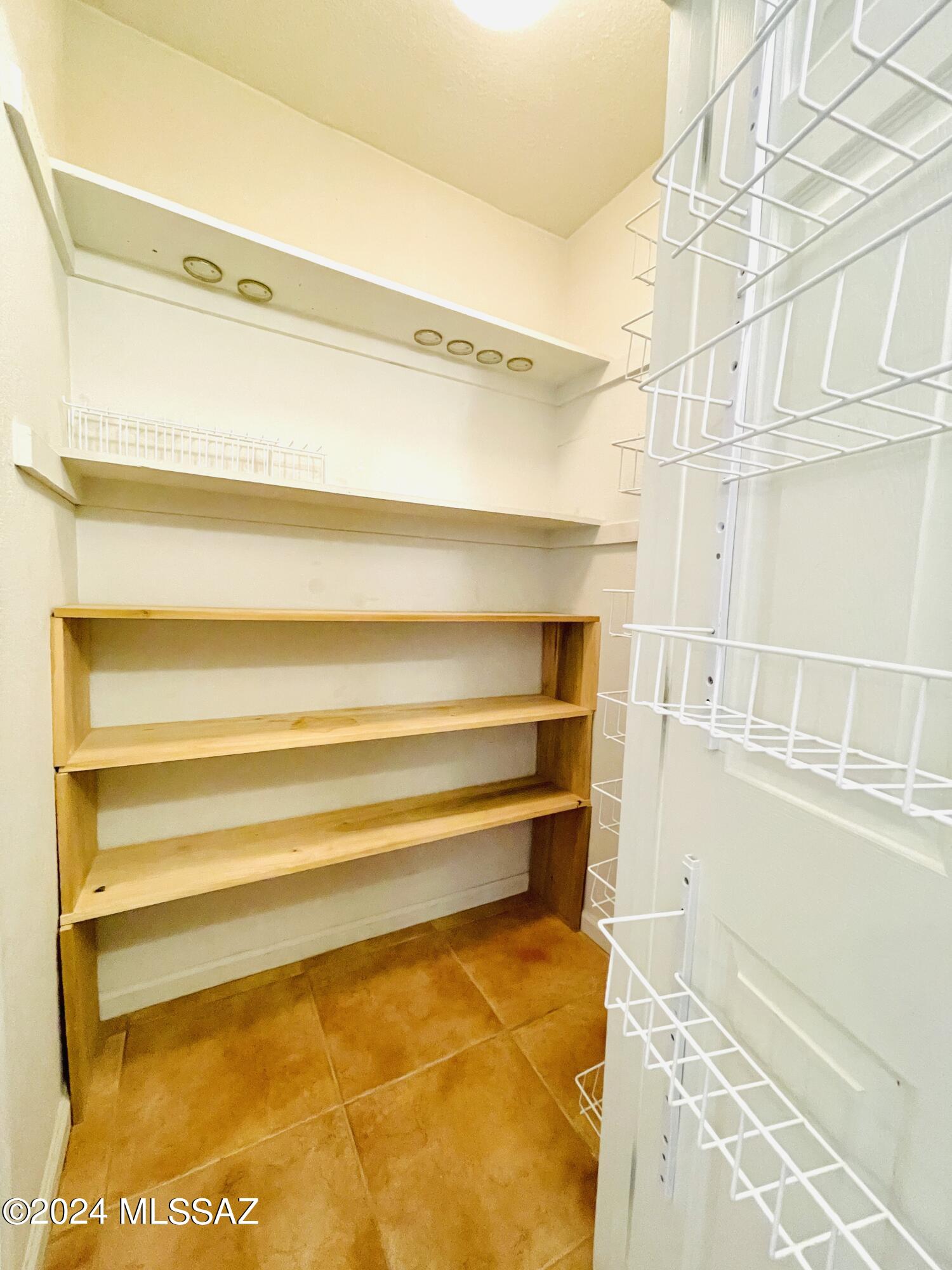 Reflections in the Catalina Condominium - Residential Lease