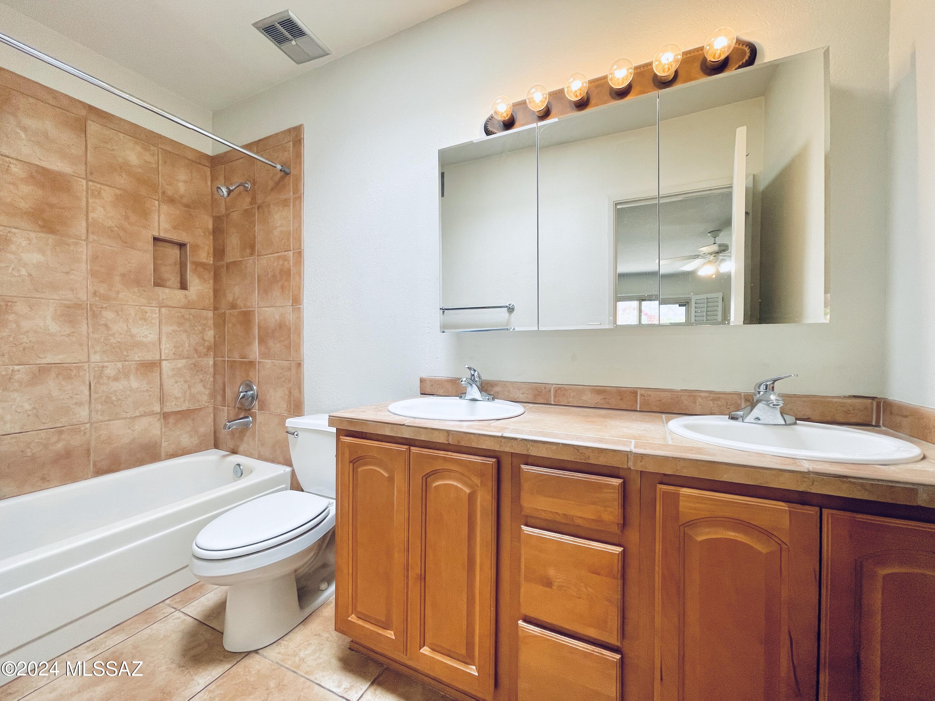 Reflections in the Catalina Condominium - Residential Lease