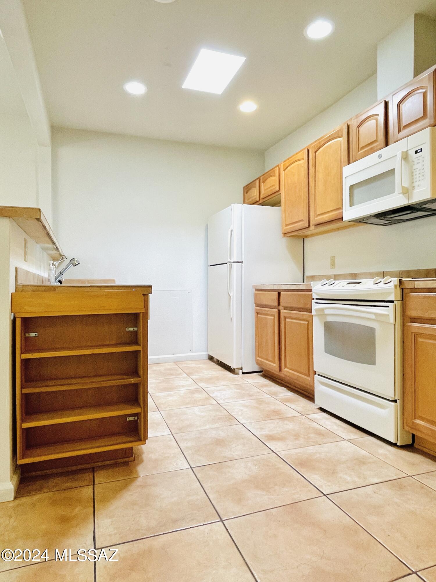Reflections in the Catalina Condominium - Residential Lease