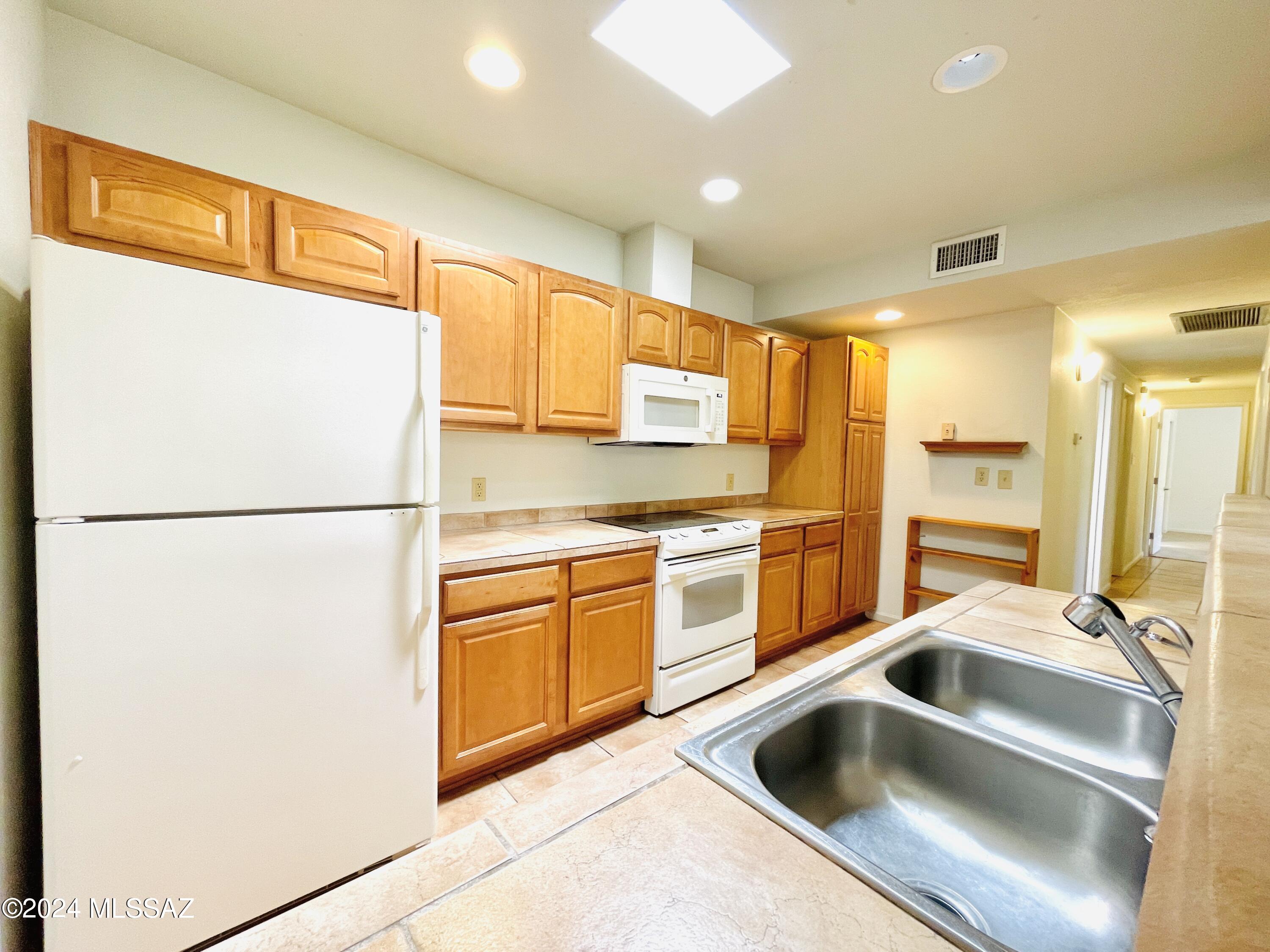 Reflections in the Catalina Condominium - Residential Lease