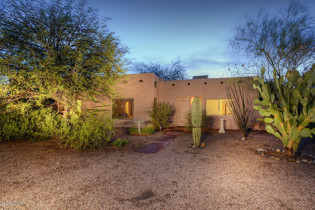 Cute Blenman Elm 3 bedroom 2 bathroom home.  Satillo tiled floors, charming courtyards, large walled and private lot. Upgraded bathroom, separate laundry room and office space.  Estate sale sold as is.