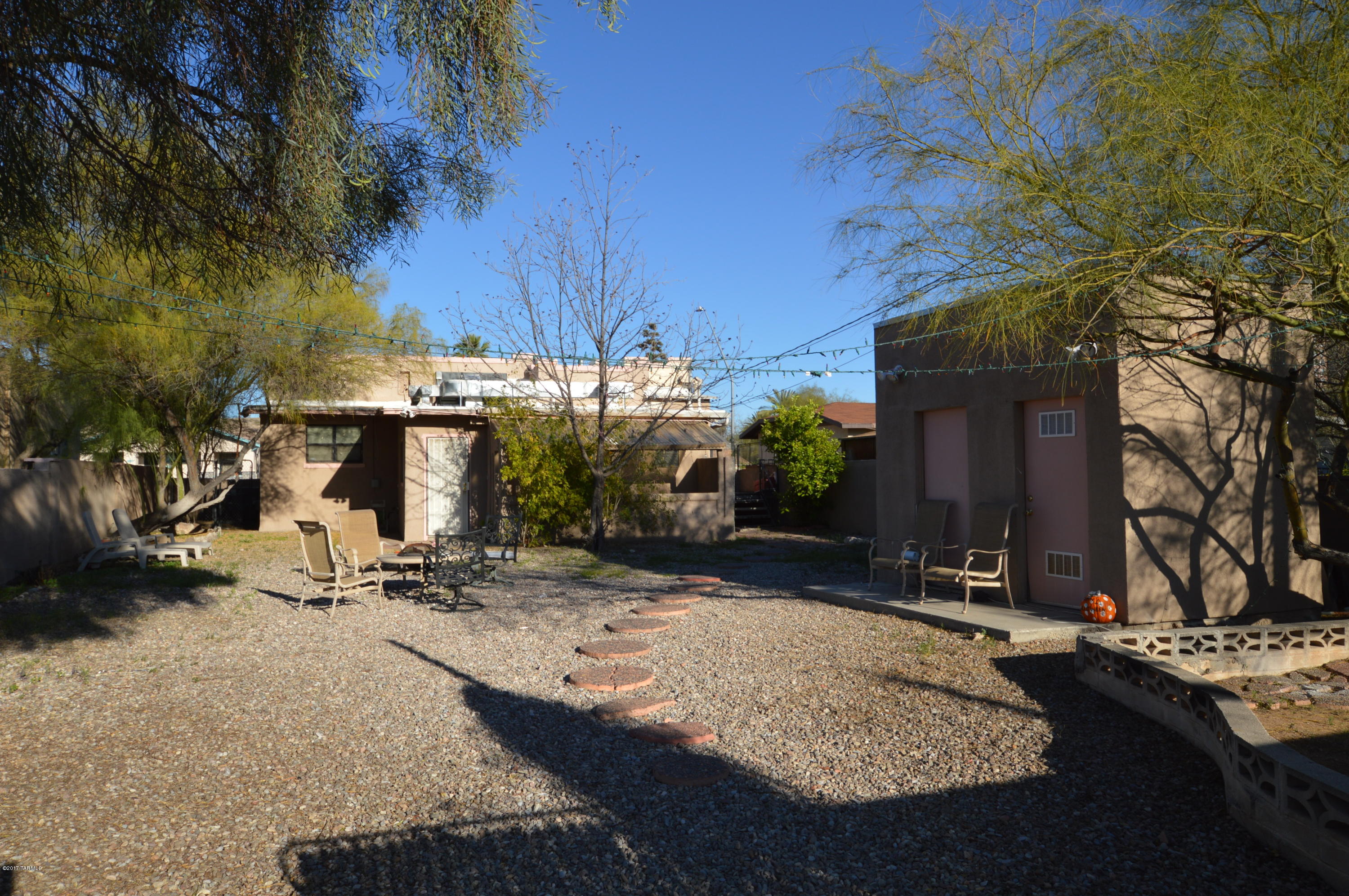Great studio guest house, walking distance to the U of A! Located just north of Speedway & Euclid with off street parking in the rear of the house. Some remodeling completed recently. Shared laundry room with main house. Don't miss this awesome home! CALL TODAY!