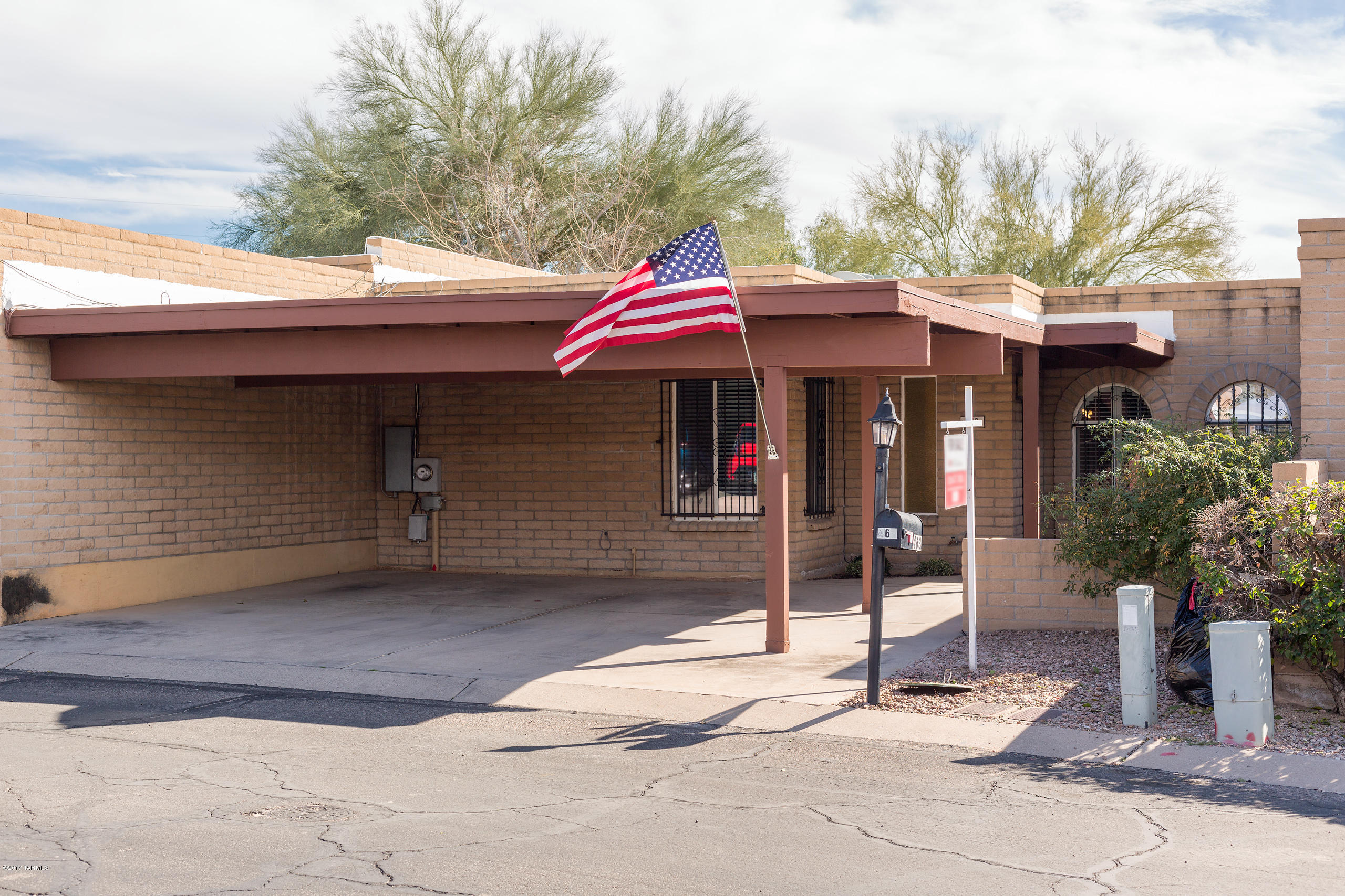 Charming, fully furnished 2BD 2BA town home. This home has bright airy rooms, and beautiful skylights. The kitchen comes fully equipped with granite countertops and lots of cabinet space. Community pool included in HOA