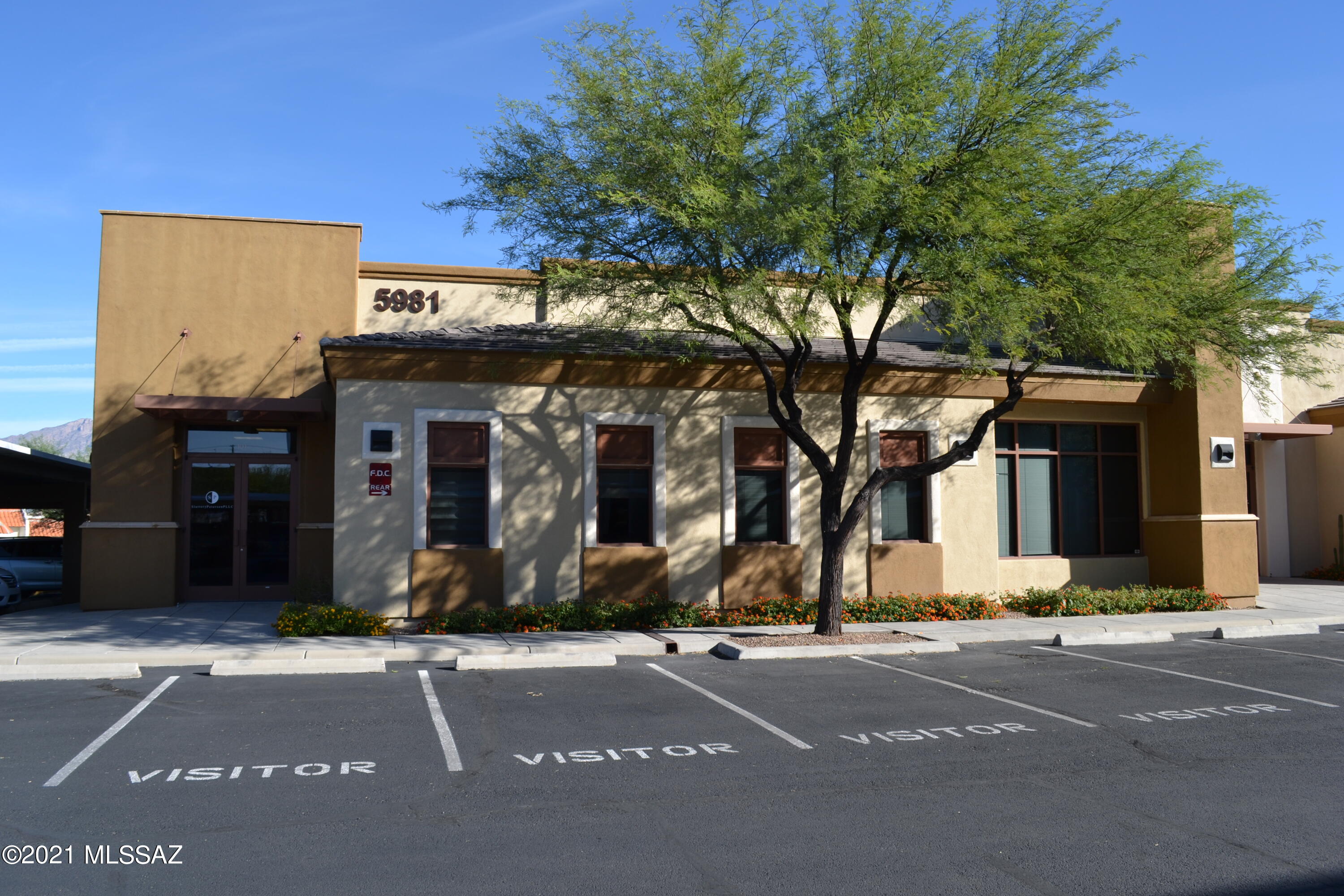 Beautiful office Condo, with high end touches throughout and covered parking, all in Central Tucson, on Grant near Costco. 2 or 3 offices, break room, reception, conference
 room, high ceilings, great shared parking